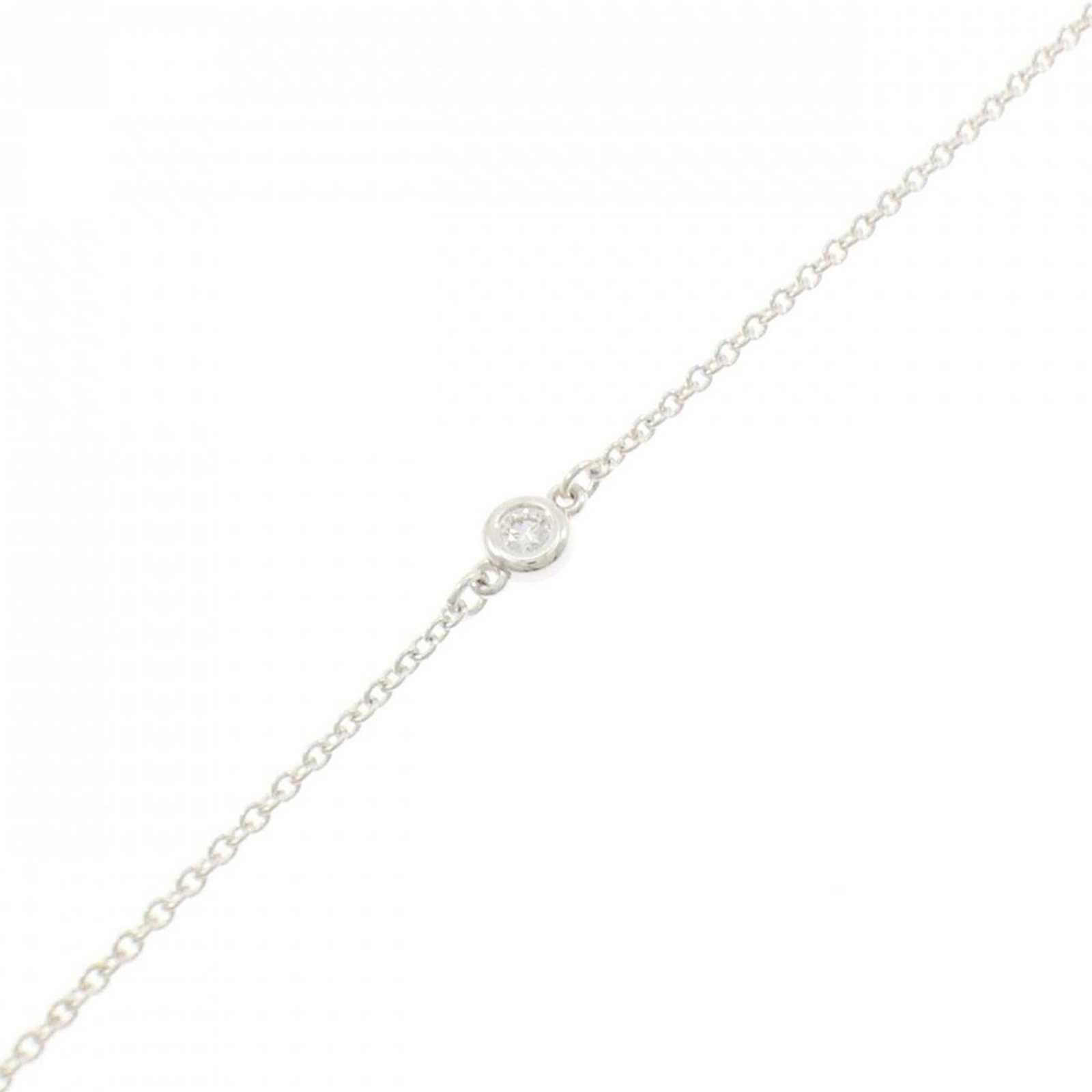 Charm Bracelet of Tiffany: Charm Bracelet of Tiffany Silver charm bracelet from Tiffany, featuring diamonds and measuring 18cm in length. This 925 silver piece weighs 0.9g and comes with a box. The charm bracelet bears a signat