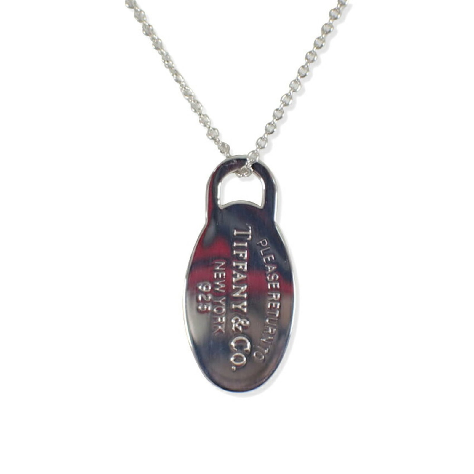 Return to Tiffany oval tag pendant 925: Return to Tiffany oval tag pendant 925 Sterling silver oval tag pendant, measuring 25mm x 12mm, suspended from a 45cm chain. This Tiffany necklace features the brand's signature style and