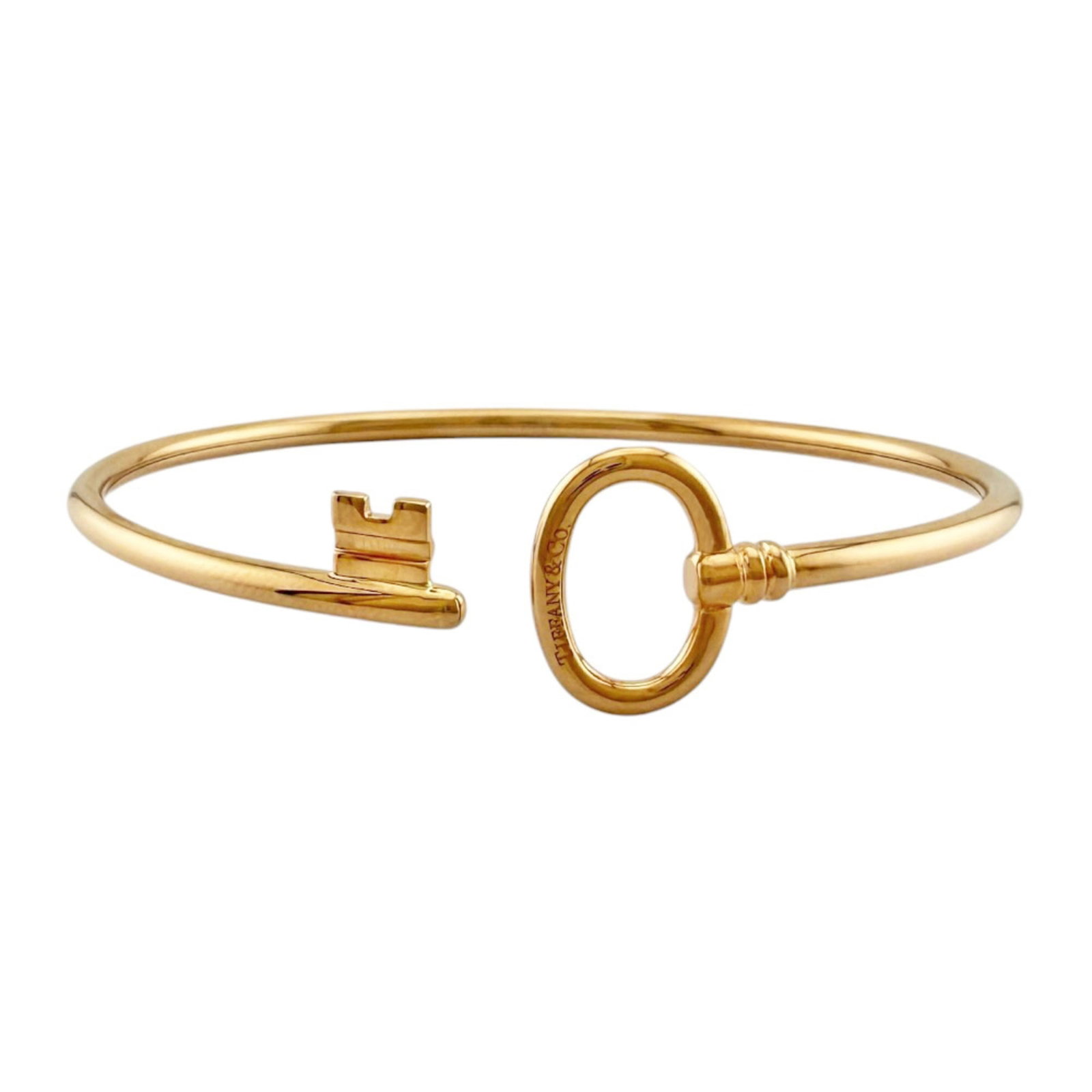 Tiffany Bangle Pink Gold (18K): Tiffany Bangle Pink Gold (18K) Pink gold (18K) bangle from Tiffany, featuring a classic design in a vibrant pink hue. Measuring 16cm in length, this elegant accessory adds a touch of sophistication