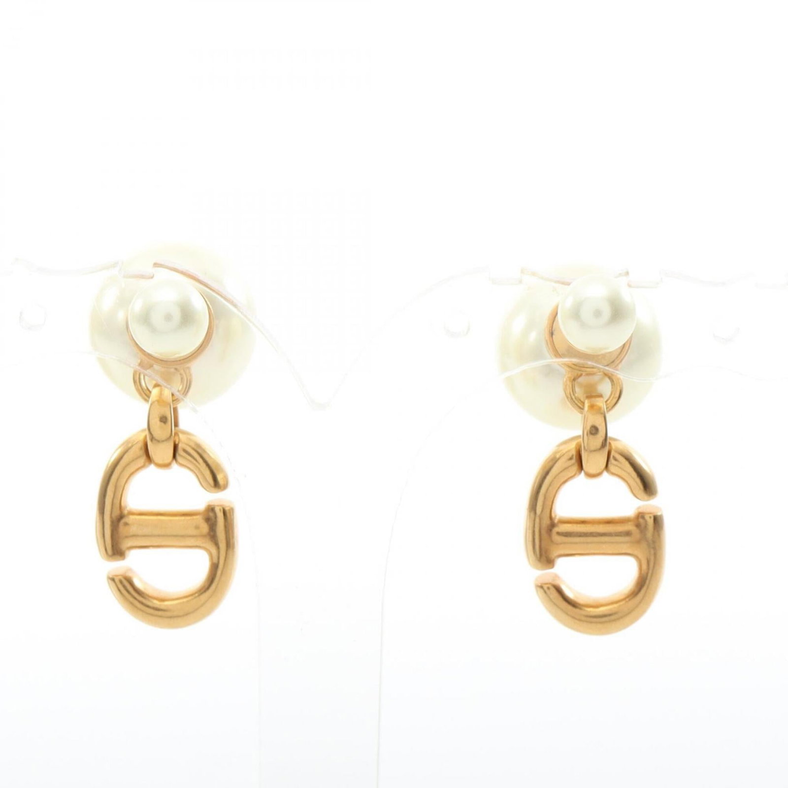 Christian Dior Stud Earrings Gold Plating: Christian Dior Stud Earrings Gold Plating Christian Dior's iconic stud earrings are crafted from gold plating, adding a touch of luxury to any outfit. The elegant design features a subtle shine and a