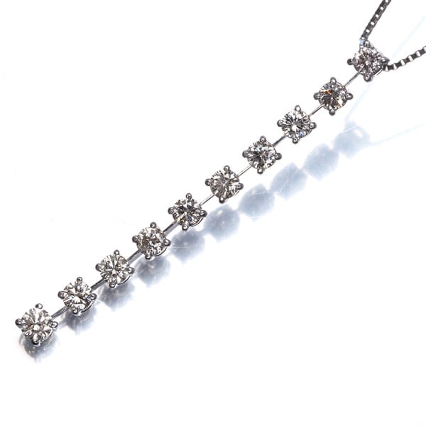 Diamond 1.00Ct 10P Necklace 850 Platinum: Diamond 1.00Ct 10P Necklace 850 Platinum The 1.00ct diamond pendant on an 850 platinum chain is set in a sleek, modern design. This natural diamond is securely attached to the platinum base metal and 