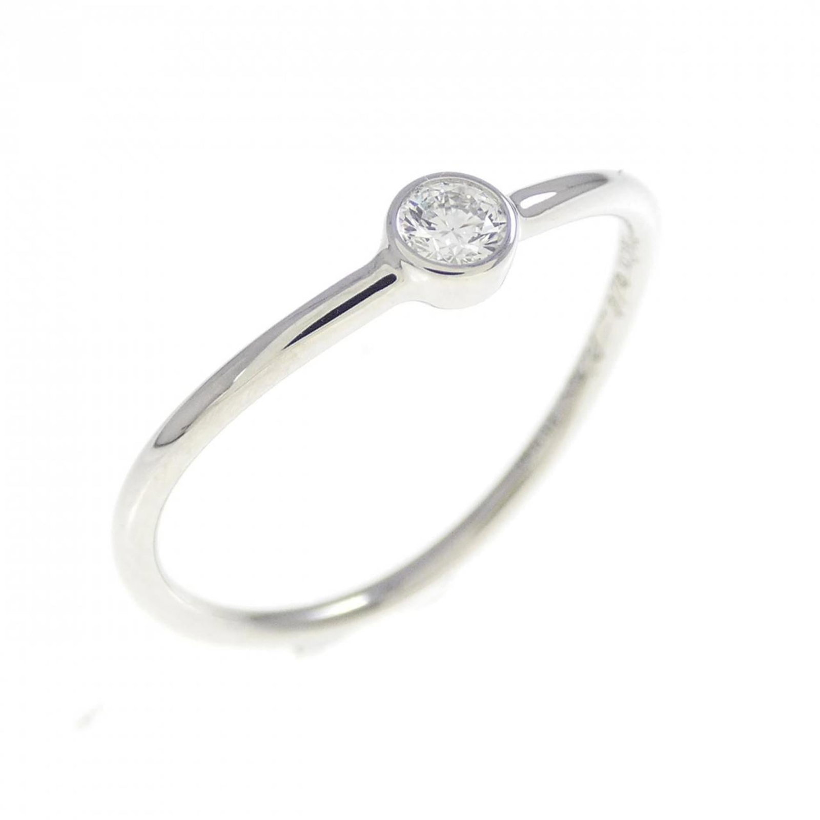 Tiffany platinum ring band: Tiffany platinum ring band Platinum band ring from Tiffany, featuring a diamond stone and available in size 9.5 US. This piece showcases the brand's signature style with its platinum material and eleg