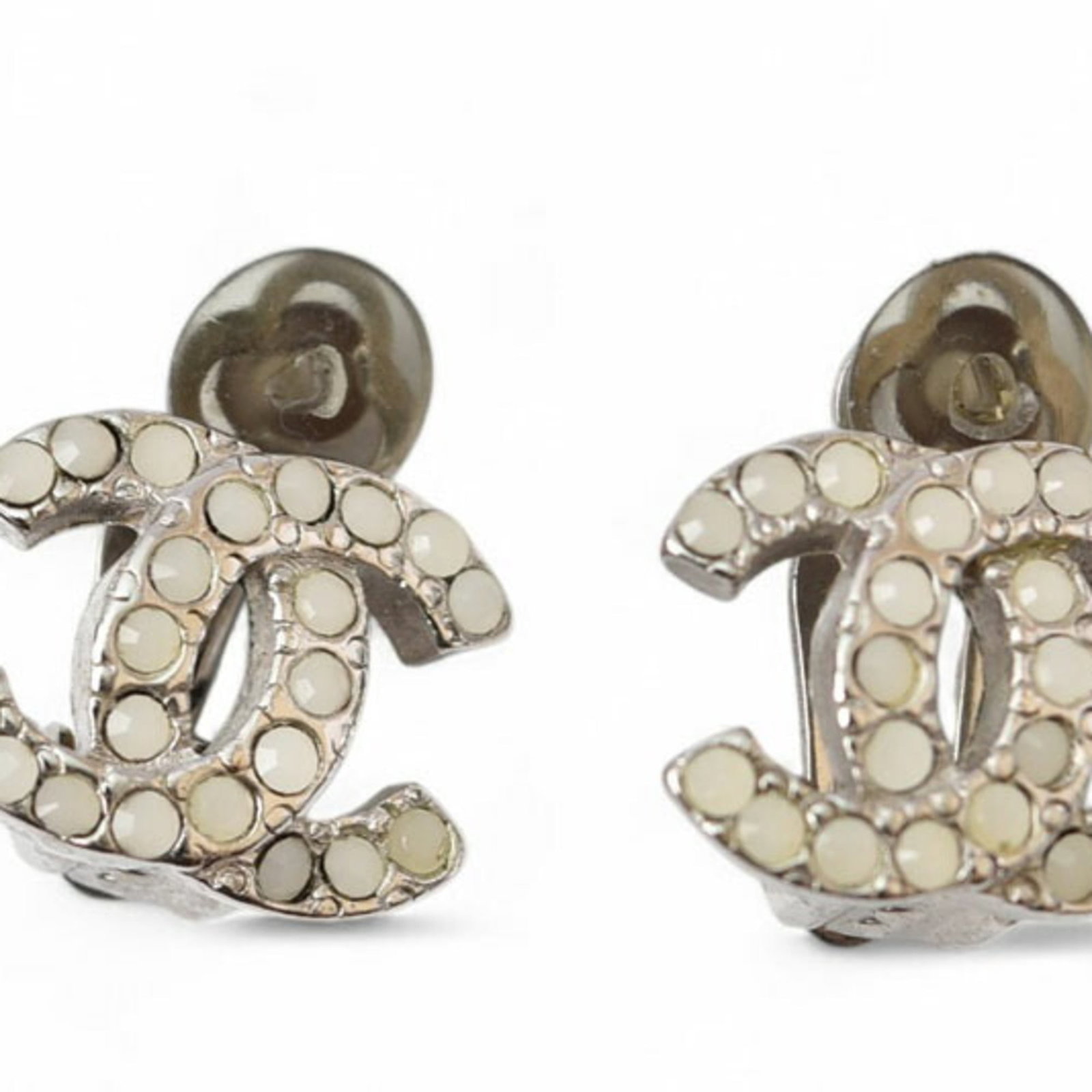 Chanel Clip Earrings Gold Plating: Chanel Clip Earrings Gold Plating Chanel Clip Earrings Gold Plating are designed by the French fashion house, showcasing elegant silver and white gold plating details. Made from high-quality gold