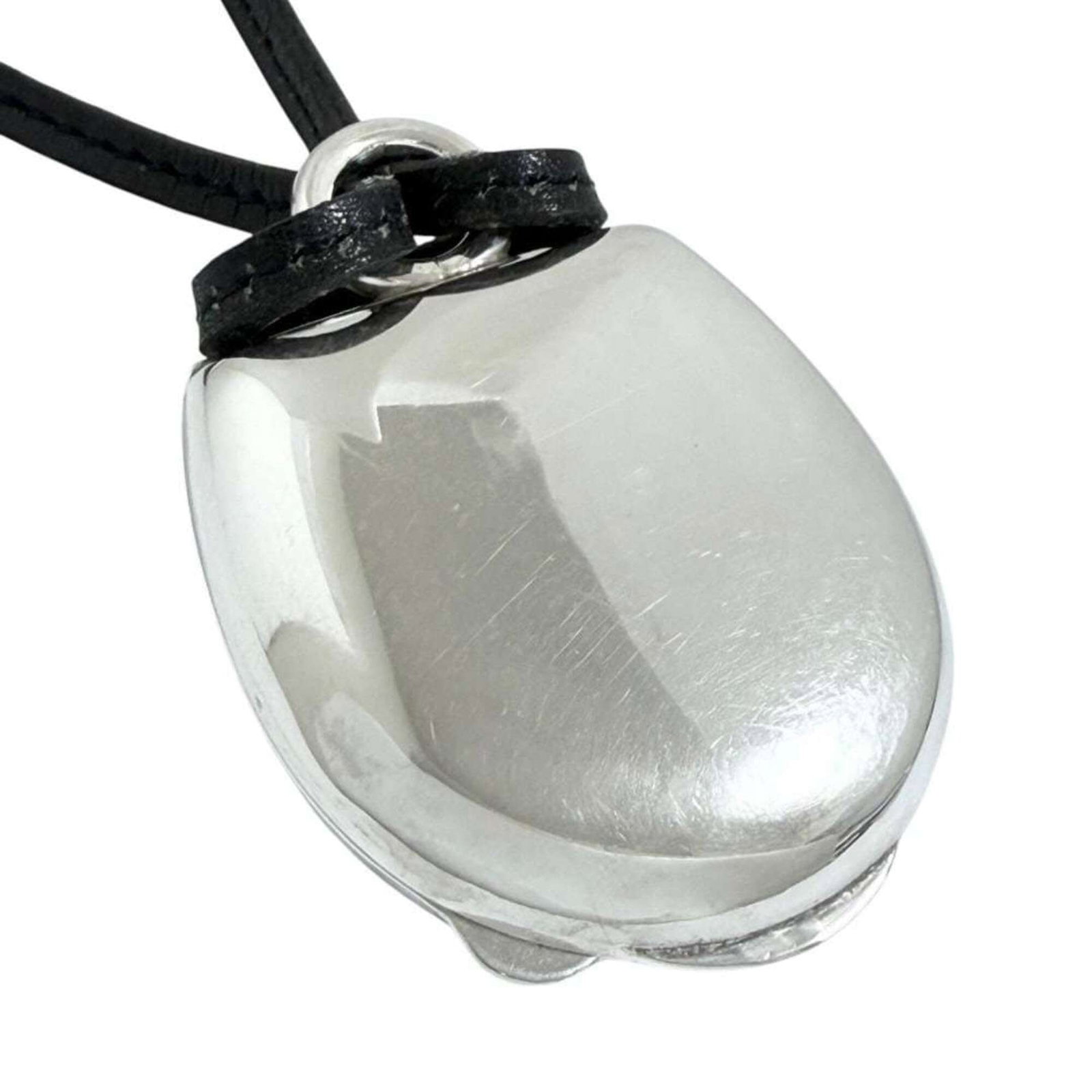 Hermes Unisex Pill Case Necklace Pendant Lanieres: Hermes Unisex Pill Case Necklace Pendant Lanieres Silver 925 and leather combined in a sleek design, the Hermes Unisex Pill Case Necklace Pendant Lanieres boasts a unique blend of materials. Featuring
