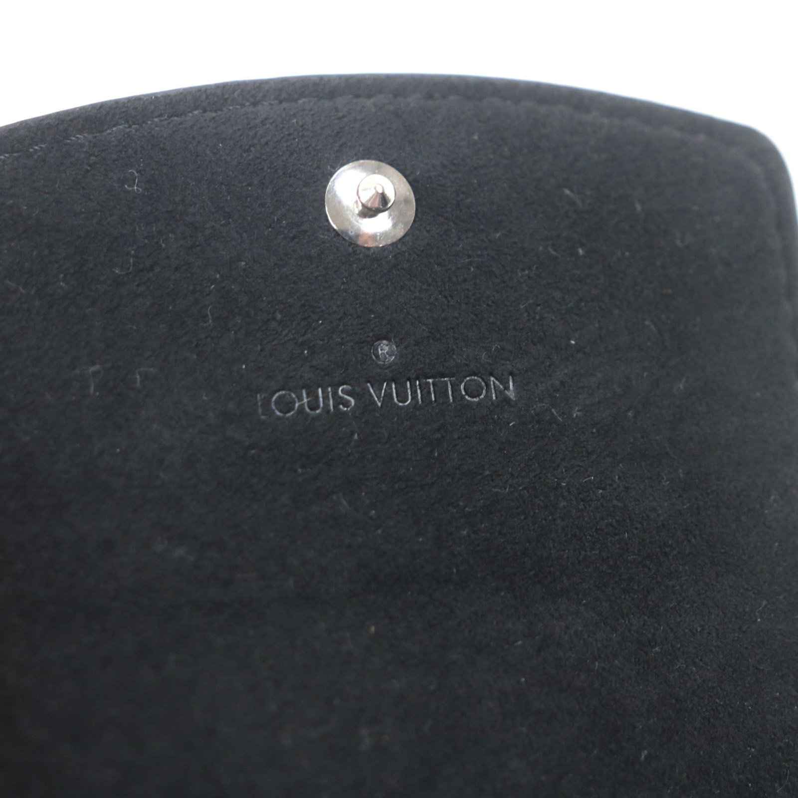Stud button by Louis Vuitton - 8