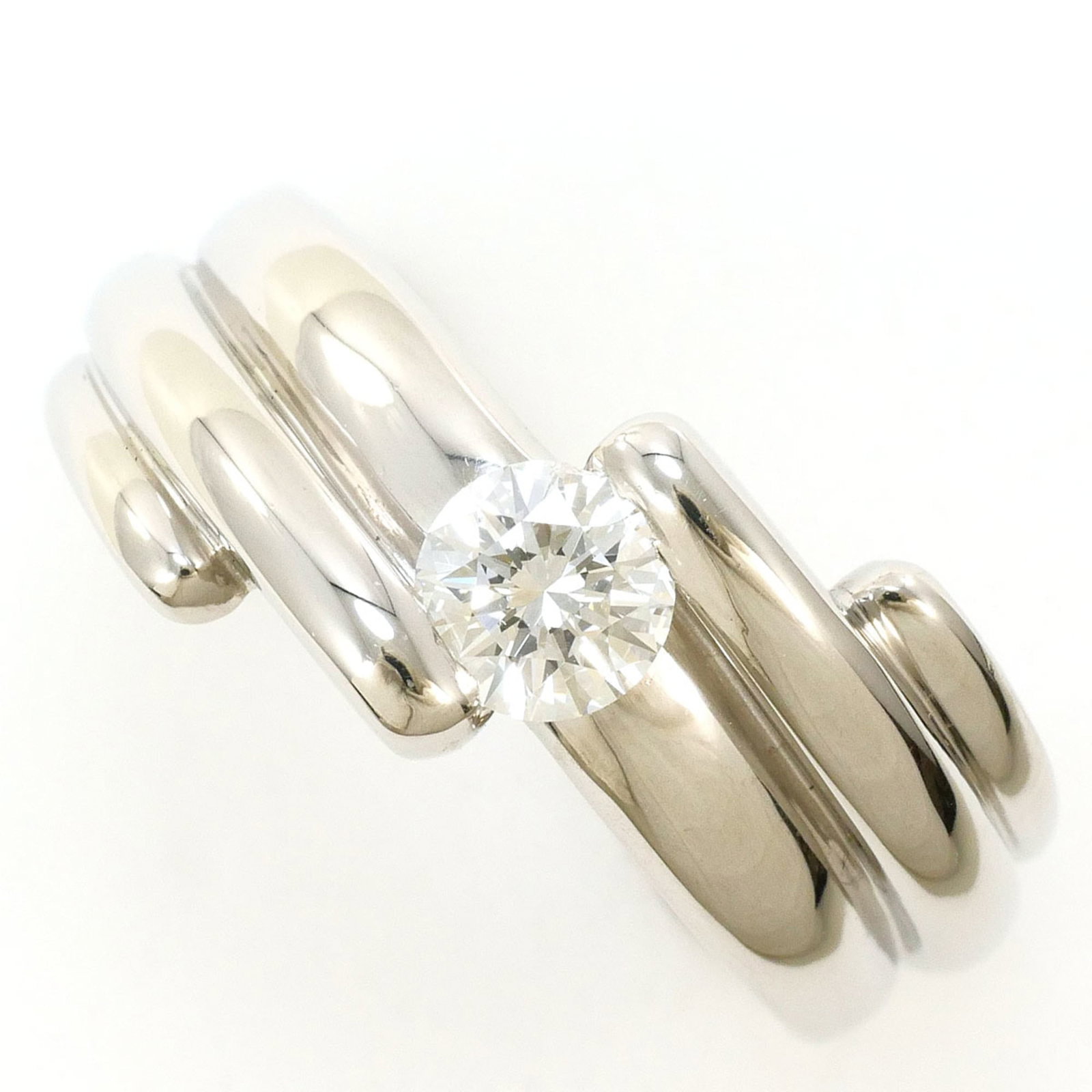 Ring Band Platinum Unbranded 900: Ring Band Platinum Unbranded 900 Platinum band ring with a diamond stone, weighing 0.4 carats, set in a platinum metal construction featuring a US size 7.5 and JP size 15 fit. The ring's width is