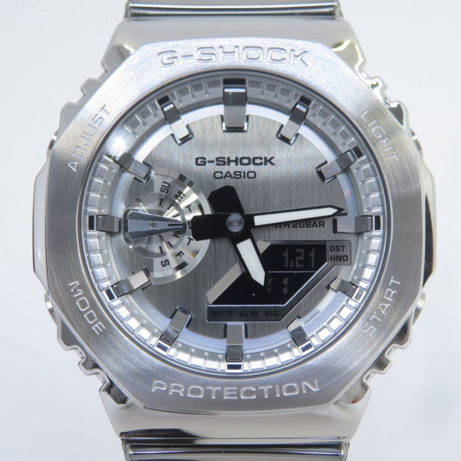 Wristwatch By Casio: Wristwatch By Casio Casio's GM-2100YM-8ADR wristwatch boasts a sleek design with a 44.4mm case diameter, suitable for wrists ranging from 14.5cm to 21.5cm in size. Powered by a reliable quartz