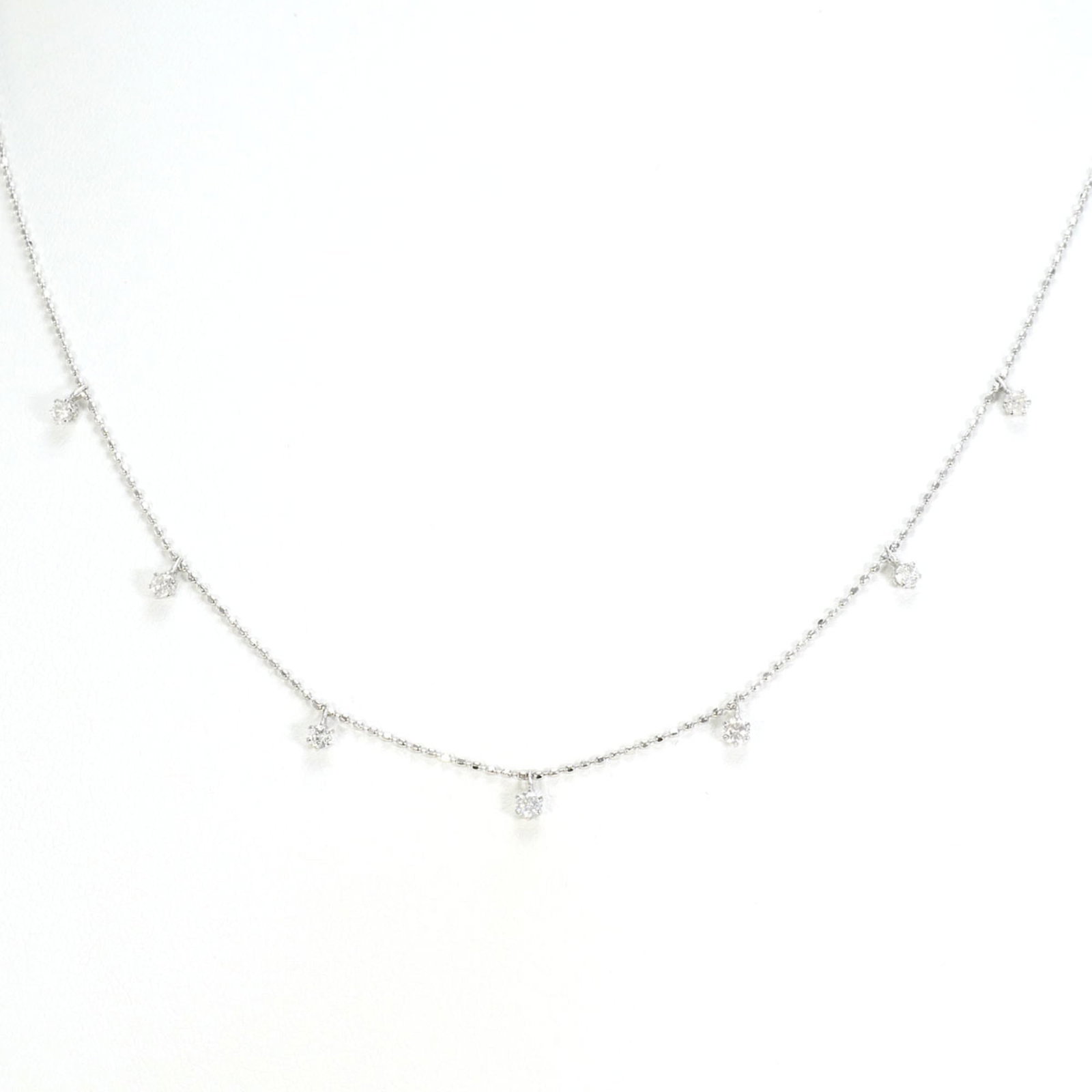 18K (18-Karat White Gold) Necklace With 0.30Ct Diamond Total Weight 1.6G 40Cm Length Jewelry.: 18K (18-Karat White Gold) Necklace With 0.30Ct Diamond Total Weight 1.6G 40Cm Length Jewelry. 18K white gold necklace boasts a total weight of 1.6g, featuring 0.30ct diamonds for a touch of elegance. 