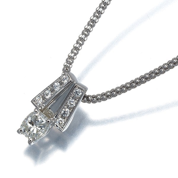 Diamond Necklace 0.34ct 900 850 Platinum 900: Diamond Necklace 0.34ct 900 850 Platinum 900 900 Platinum Diamond Necklace features a stunning natural diamond pendant, set in high-quality platinum. The necklace boasts a striking design with an adju