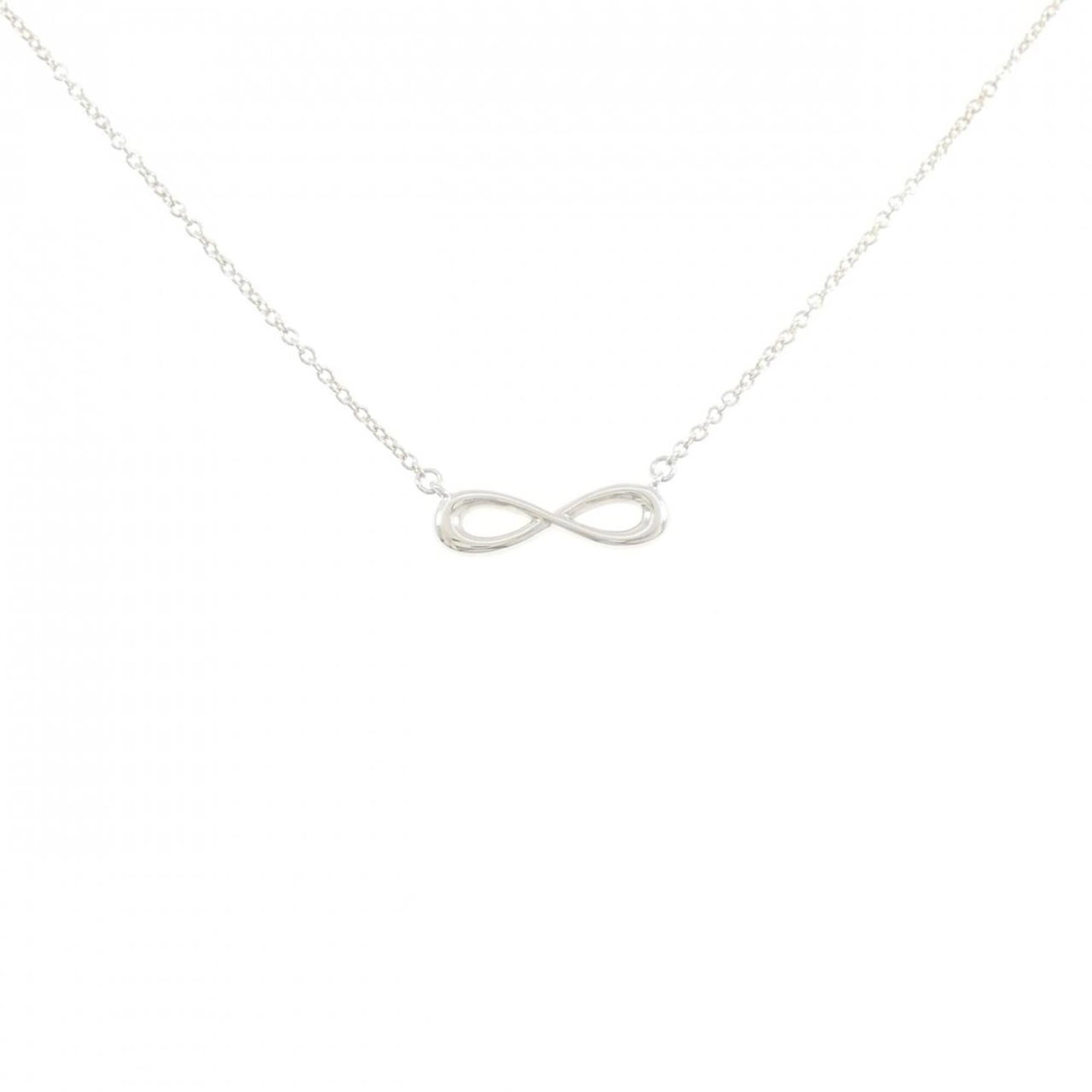 Infinity necklace by Tiffany: Infinity necklace by Tiffany Silver Infinity Necklace by Tiffany, featuring a 4.1mm x 14.4mm pendant with a 41 cm - 46 cm adjustable neck circumference, crafted from high-quality silver 925 material. 