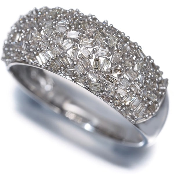 Paved Diamond Ring 0.50Ct Tapered Cut 18K White Gold: Paved Diamond Ring 0.50Ct Tapered Cut 18K White Gold 18k white gold provides a luxurious backdrop for the 0.50ct diamond, set in a tapered cut design that adds visual interest to the ring. The