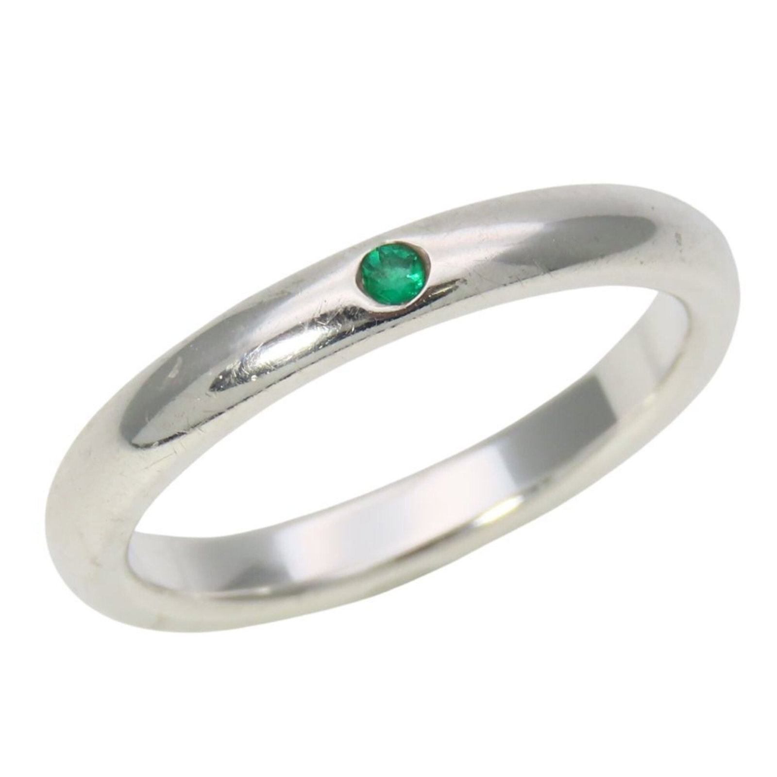 Silver 925 Tiffany Band Ring: Silver 925 Tiffany Band Ring Silver 925 Tiffany Band Ring features an elegant emerald green stone set in sterling silver, with a sleek and modern design. This band ring boasts a classic style with a s