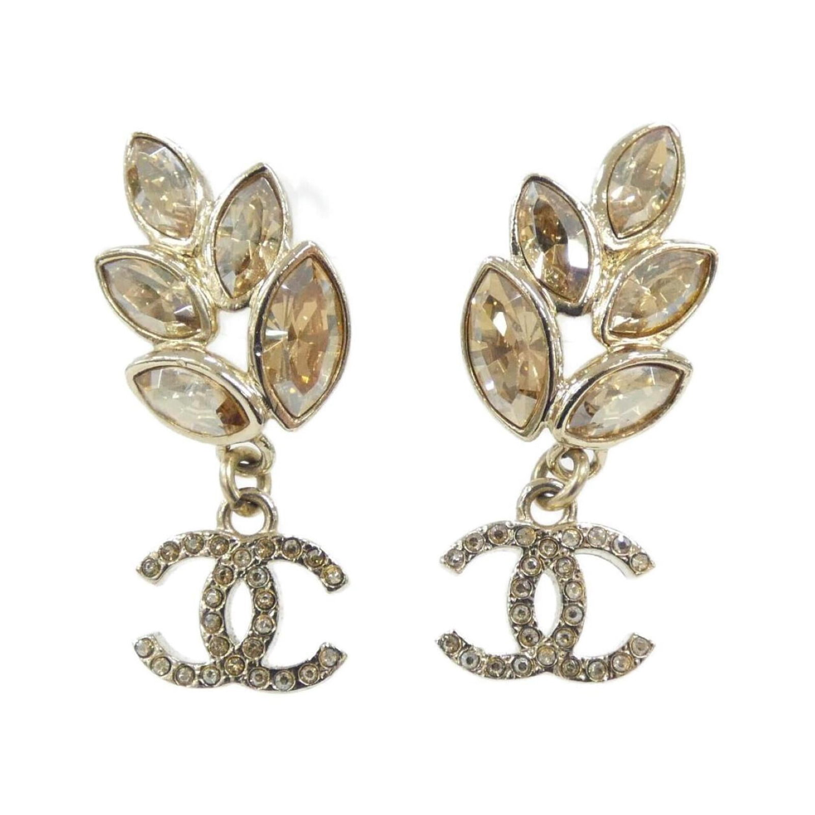 Chanel Stud Earrings: Chanel Stud Earrings Stud earrings from the iconic Chanel brand, featuring a sleek gold design. The AB9606 model boasts a compact size, measuring 35mm x 15mm, making them a stylish addition to any