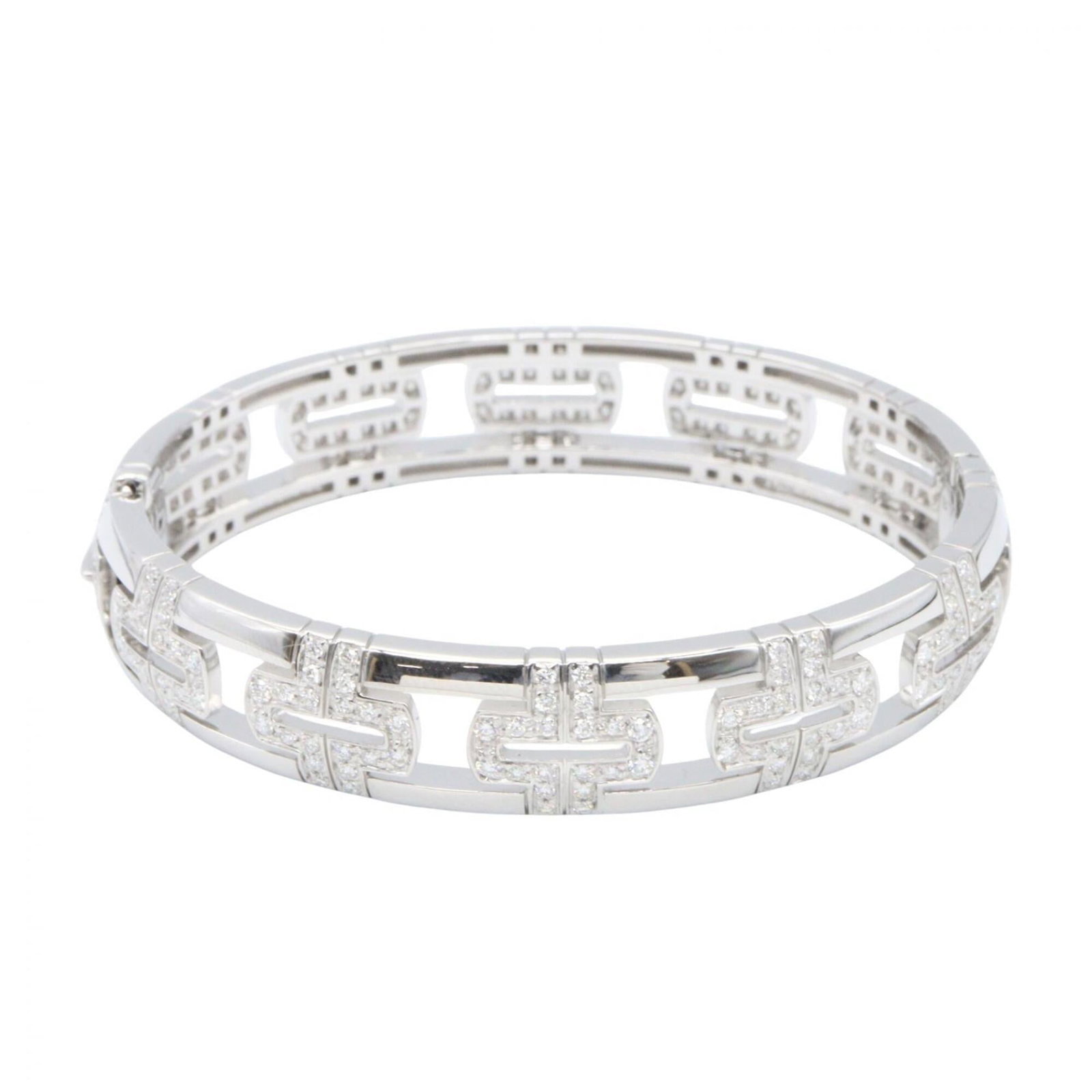 Bvlgari Charm White Gold 18K Bracelet: Bvlgari Charm White Gold 18K Bracelet Bvlgari Charm White Gold 18K Bracelet. This elegant charm bracelet features white gold (18K) and measures 14.5cm in length, making it a stylish accessory for