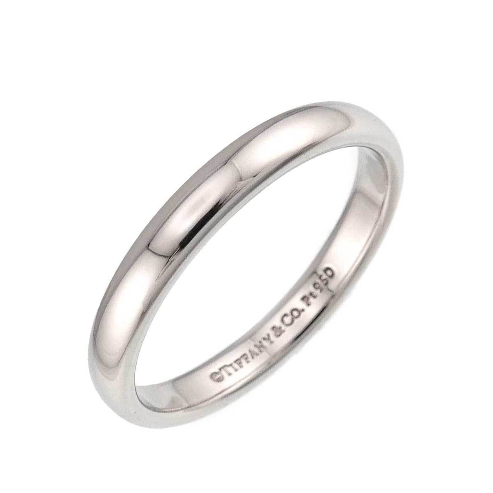 Tiffany platinum ring band: Tiffany platinum ring band Platinum band ring from Tiffany, featuring a high-quality platinum construction with a US size 8 and JP size 16.5 fit. The ring's design showcases its 950 platinum