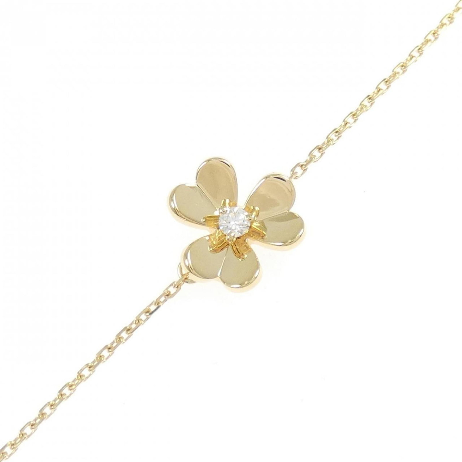 Arpels Charm Yellow Gold 18K Van Cleef: Arpels Charm Yellow Gold 18K Van Cleef Yellow gold (18K) Charm bracelet from Van Cleef & Arpels, featuring diamonds and measuring 16cm - 17.5cm in length. This elegant piece showcases the brand's