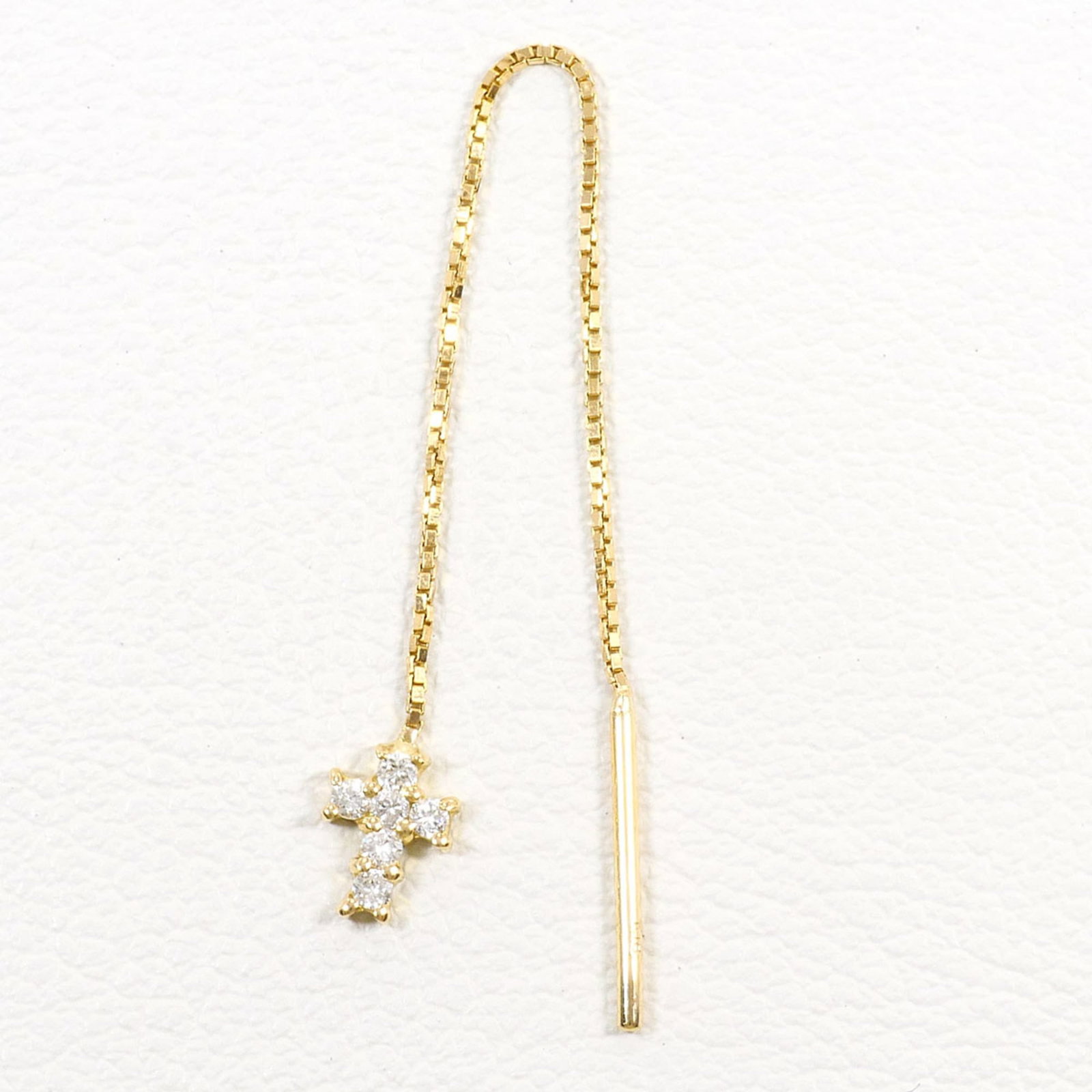 Unbranded Chain Earrings Yellow Gold (18K): Unbranded Chain Earrings Yellow Gold (18K) Yellow gold (18K) chain earrings, featuring a single diamond weighing 0.10 carats, are crafted from high-quality 18K yellow gold metal with a weight of 0.3g