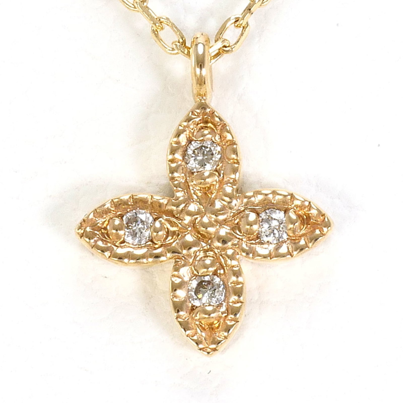 K10 10K Yg Yellow Gold Necklace With Diamond (No Carat Marking) Total Weight 0.9G 40Cm Like New: K10 10K Yg Yellow Gold Necklace With Diamond (No Carat Marking) Total Weight 0.9G 40Cm Like New Yellow gold necklace with diamond pendant, measuring 40 cm in circumference and featuring a 9mm x 7mm