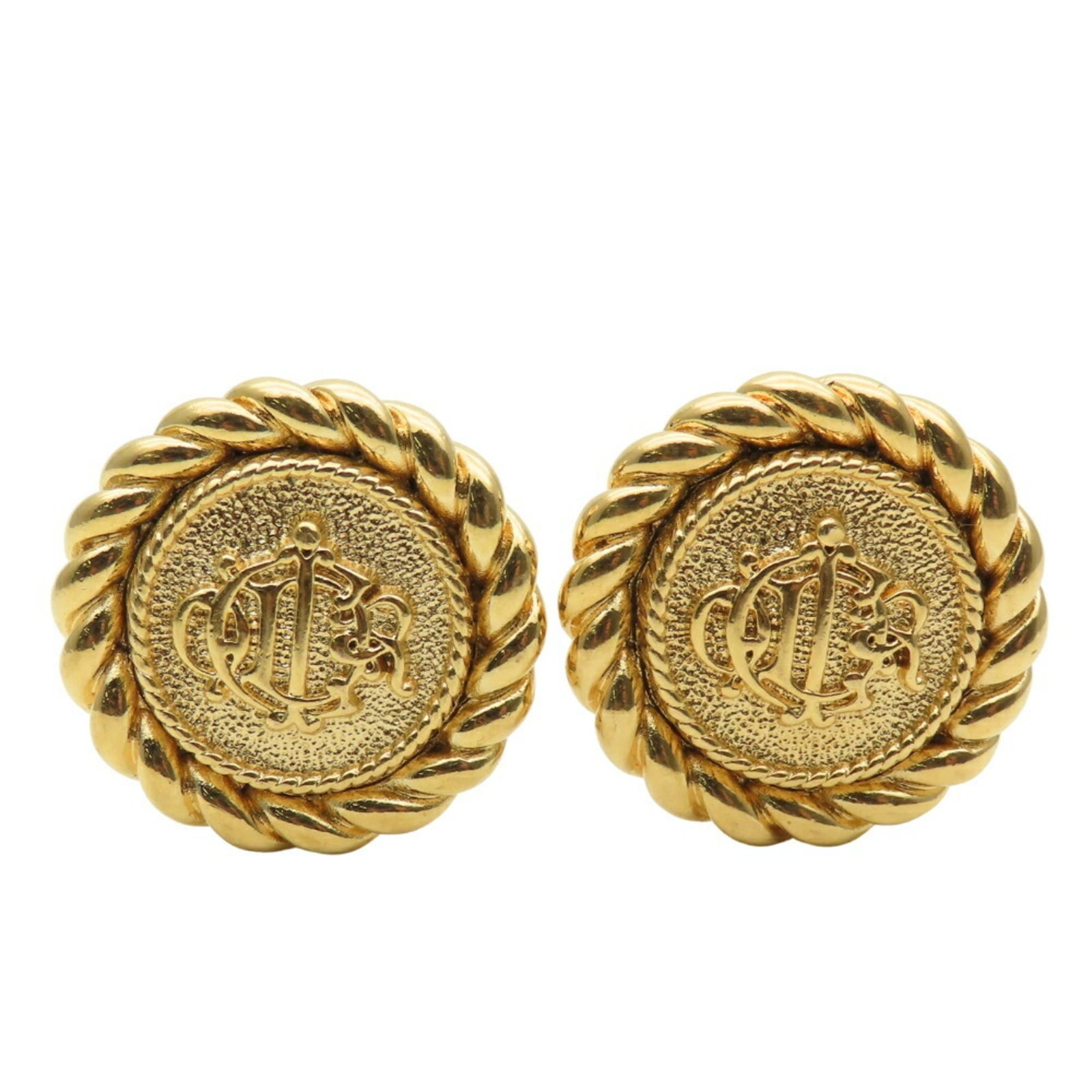 Christian Dior Clip Earrings Metal: Christian Dior Clip Earrings Metal Clip earrings in gold metal, designed by Christian Dior. Measuring 24mm x 24mm, they weigh 17.2g and feature a sleek design. Made from high-quality metal, these