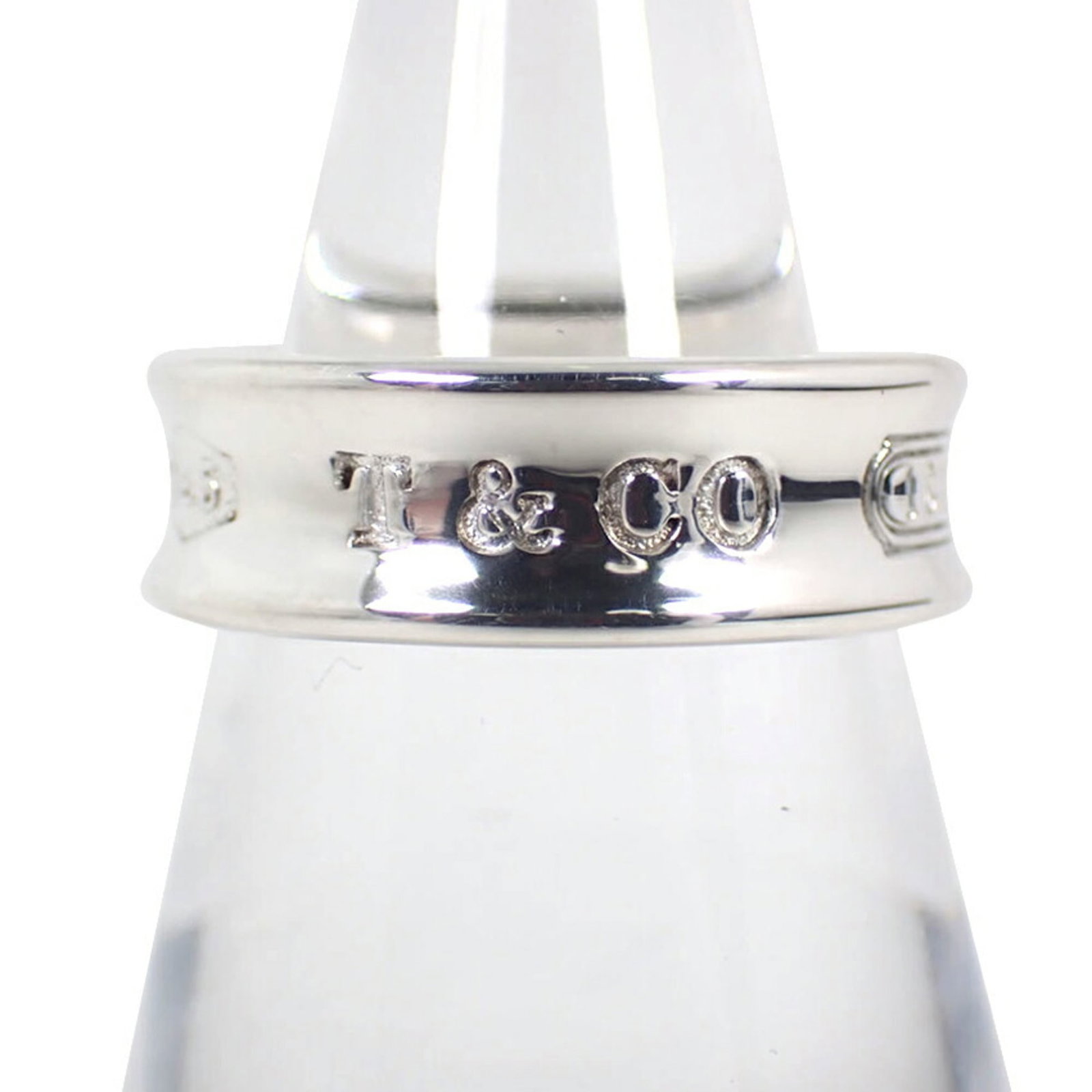 Sterling Silver Tiffany Band Ring 925: Sterling Silver Tiffany Band Ring 925 Sterling silver Tiffany band ring 925, featuring a classic design with a US size 6 and JP size 11.5 fit. Made from high-quality sterling silver material for durab