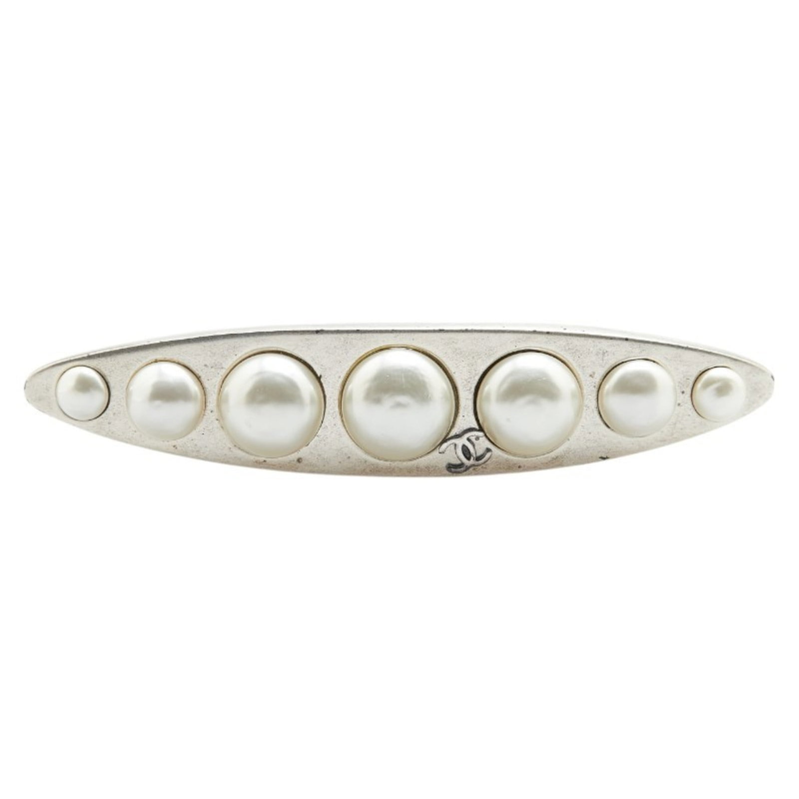 Metal Chanel Brooch: Metal Chanel Brooch Silver metal brooch from the iconic Chanel brand, measuring 1.58cm x 7.77cm in size and bearing a signature. This elegant piece showcases the timeless design of Chanel's
