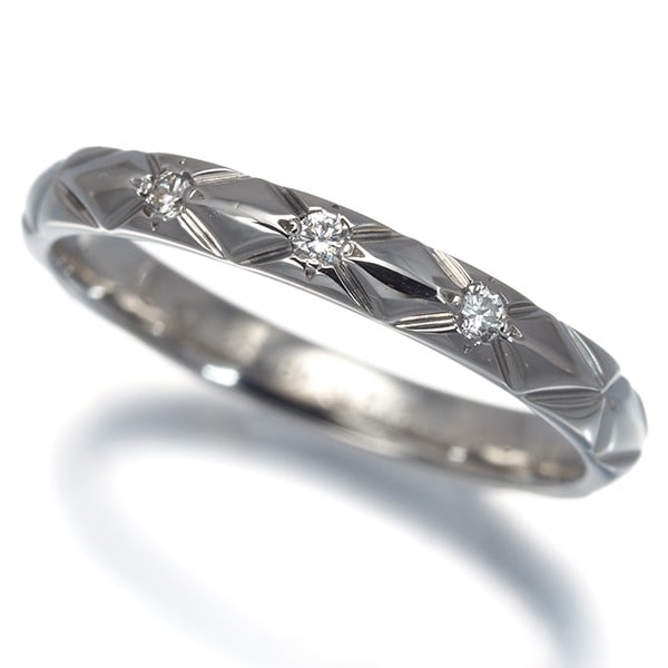 Chanel Ring Diamond Matelasse Small 3P Eu49 950 Platinum: Chanel Ring Diamond Matelasse Small 3P Eu49 950 Platinum Chanel's iconic Matelasse collection shines in this exquisite platinum ring featuring a stunning diamond, expertly crafted with 950 platinum.