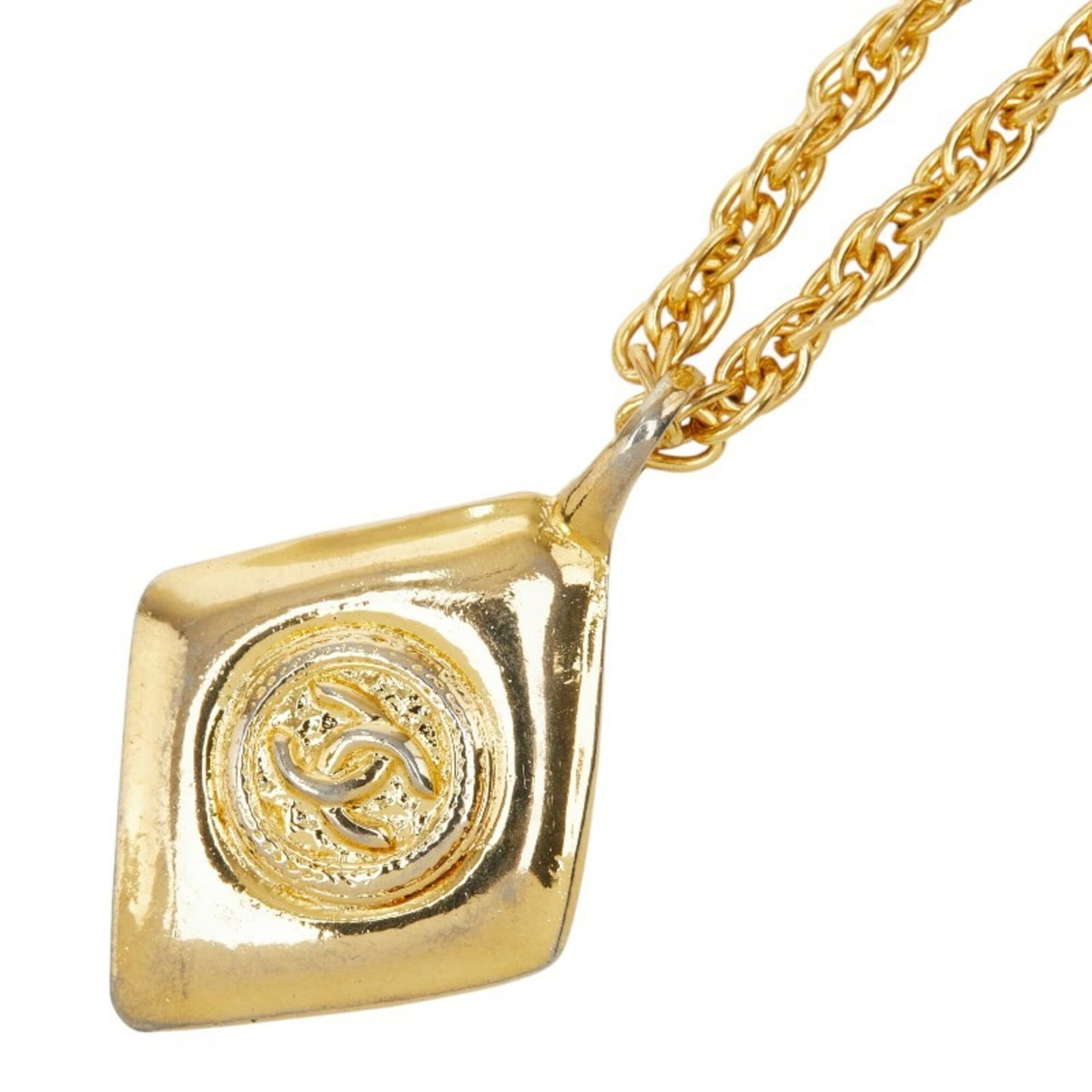 Women's Coco Chanel Gold Mark Necklace Pendant Chain: Women's Coco Chanel Gold Mark Necklace Pendant Chain Gold plating details add a touch of luxury to this elegant Coco Chanel necklace, featuring a 42.5mm x 27.3mm pendant chain that measures 37 cm in