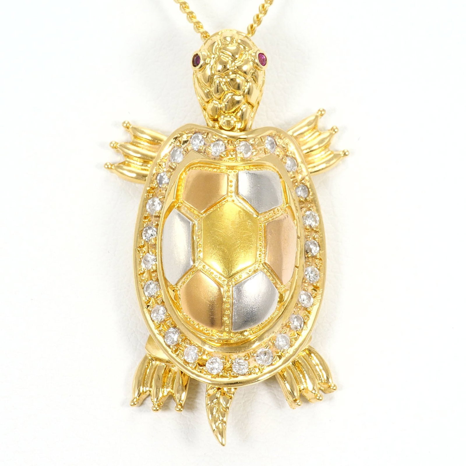 Pt900 Platinum 18K Yellow Gold Necklace With Ruby And Diamond (0.24Ct) Certificate Of Authenticity: Pt900 Platinum 18K Yellow Gold Necklace With Ruby And Diamond (0.24Ct) Certificate Of Authenticity Pink gold (18K), Platinum 900, and Yellow gold (18K) come together in this stunning Pt900 Platinum