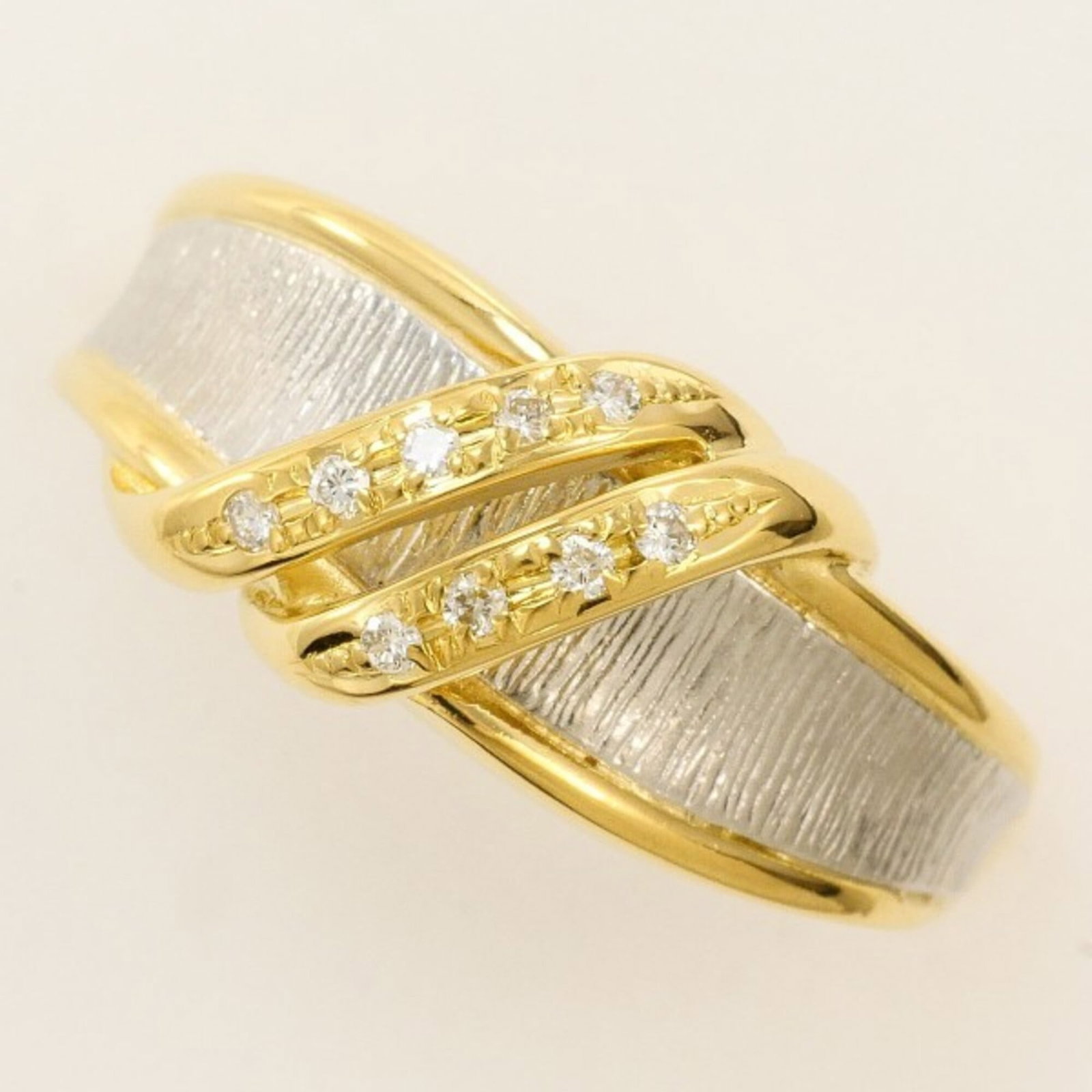 Platinum 900 18K Unbranded Gold Yellow Band Ring: Platinum 900 18K Unbranded Gold Yellow Band Ring Platinum 900 18K Unbranded Gold Yellow Band Ring features a diamond weighing 0.07 carats, set in platinum 900 and yellow gold (18K) construction, with