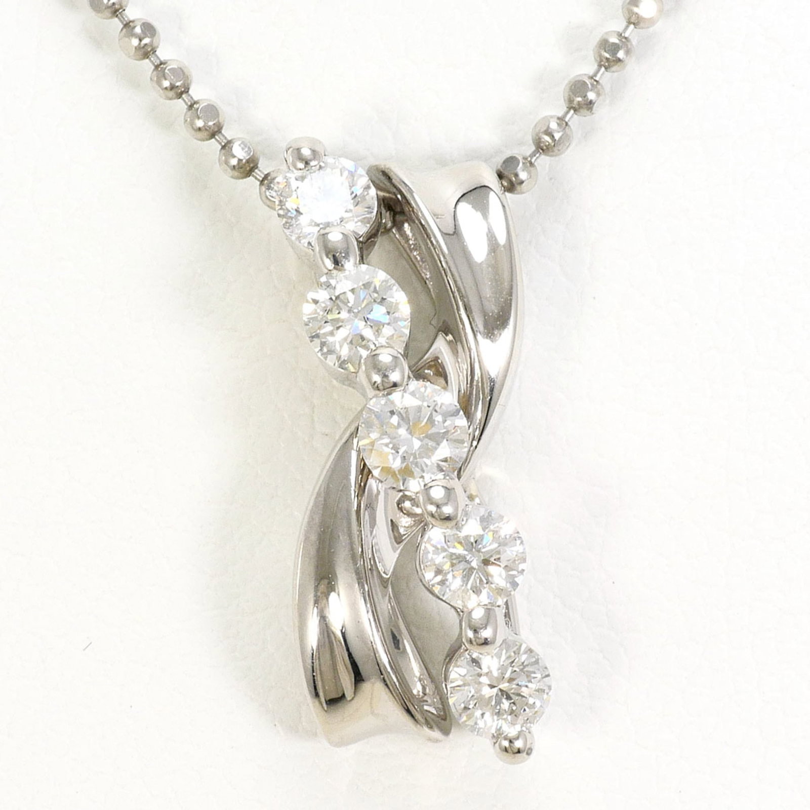 Pt900 Platinum/ Pt850 Necklace With 0.517Ct Diamond Certificate Of Authenticity Included Total: Pt900 Platinum/ Pt850 Necklace With 0.517Ct Diamond Certificate Of Authenticity Included Total Platinum 900 and Pt850 Necklace with 0.517ct Diamond, Certificate of Authenticity Included. This elegant 