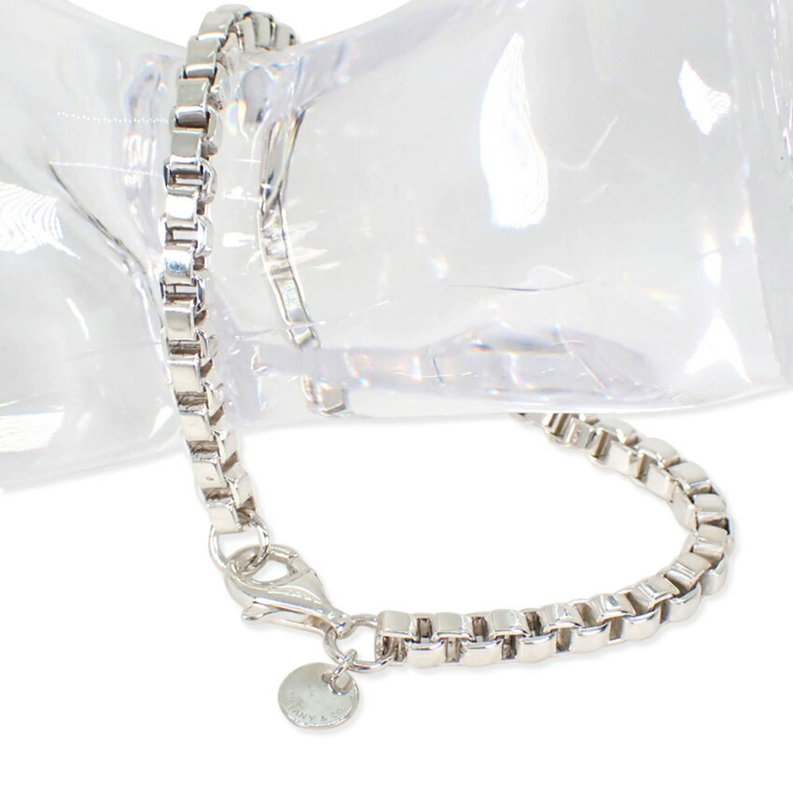 Sterling silver 925 Tiffany charm bracelet: Sterling silver 925 Tiffany charm bracelet Sterling silver 925 Tiffany charm bracelet, crafted from high-quality sterling silver, measures 19cm in length. This elegant charm bracelet features a