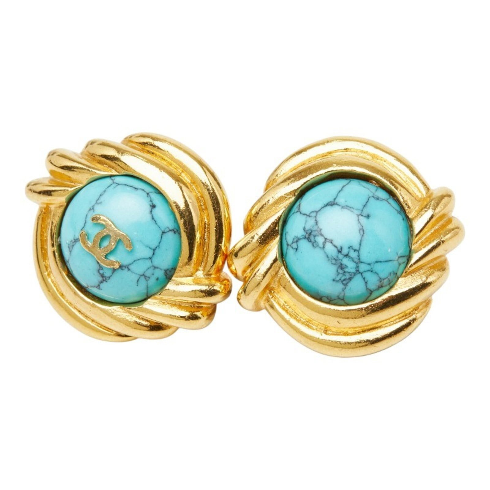 Clip earrings by Chanel: Clip earrings by Chanel Clip earrings by Chanel, crafted in gold and adorned with turquoise, showcase the iconic brand's signature style. Measuring 27.80mm x 29.60mm, these elegant earrings are a