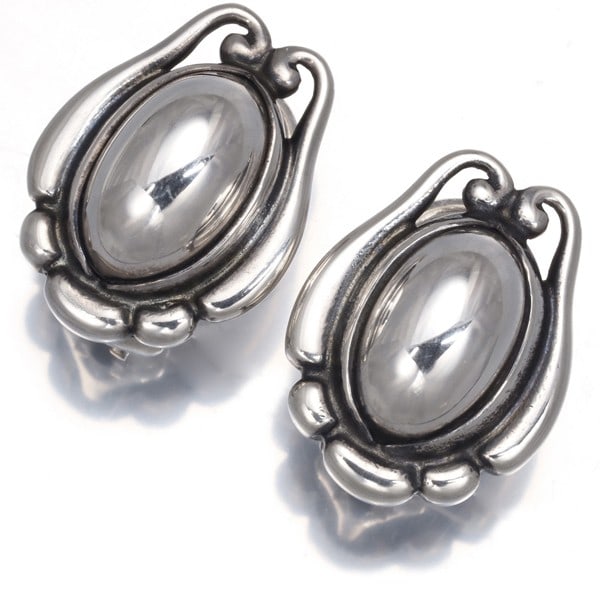 Sterling silver earrings heritage 2009 by Georg Jensen: Sterling silver earrings heritage 2009 by Georg Jensen Sterling silver earrings from Georg Jensen's Heritage collection, crafted with precision and attention to detail. These clip-on earrings feature