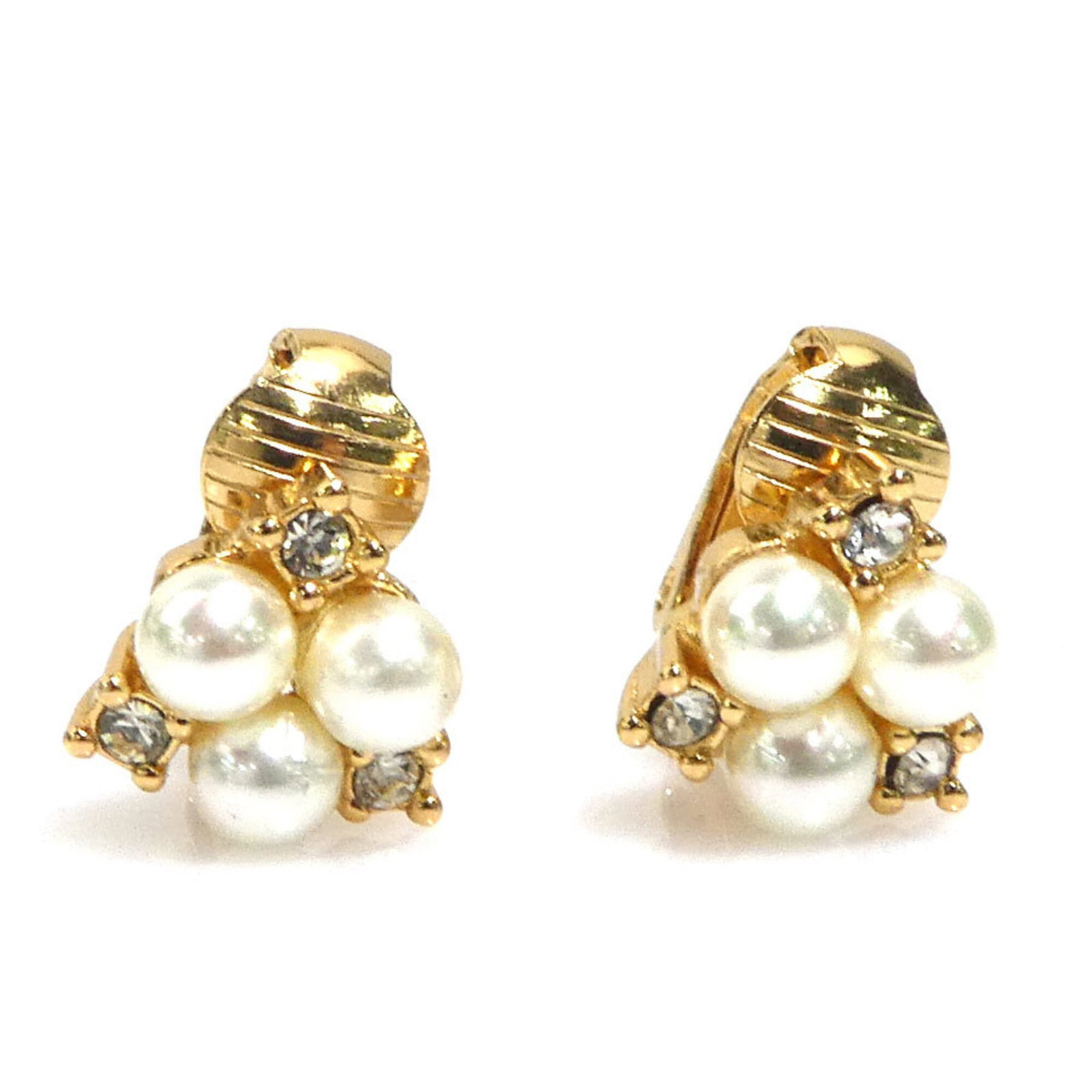 Christian Dior Clip Earrings Metal: Christian Dior Clip Earrings Metal Clip earrings from Christian Dior in gold and white metal, measuring 14.00mm x 10.00mm. These metal clip earrings are a small but elegant accessory for women. Made