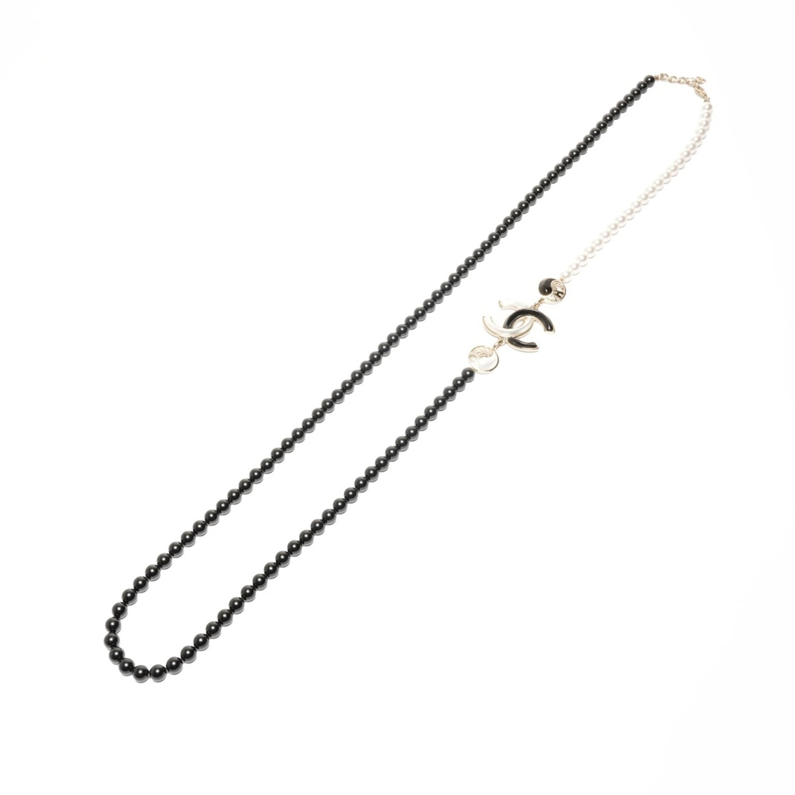 Chanel Coco Pearl Black 2023 Necklace A23C Mark: Chanel Coco Pearl Black 2023 Necklace A23C Mark Chanel's Coco Pearl Black necklace features a stunning black pearl, showcasing the brand's signature elegance. This 2023 piece from A23C Mark adds a