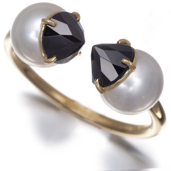 Tasaki Ring Akoya Pearl Spinel Refined Rebellion Signature 18K Yg: Tasaki Ring Akoya Pearl Spinel Refined Rebellion Signature 18K Yg The TASAKI Ring Akoya Pearl Spinel Refined Rebellion Signature 18K Yellow Gold features an 8.1mm Akoya pearl and a 4.7g yellow gold