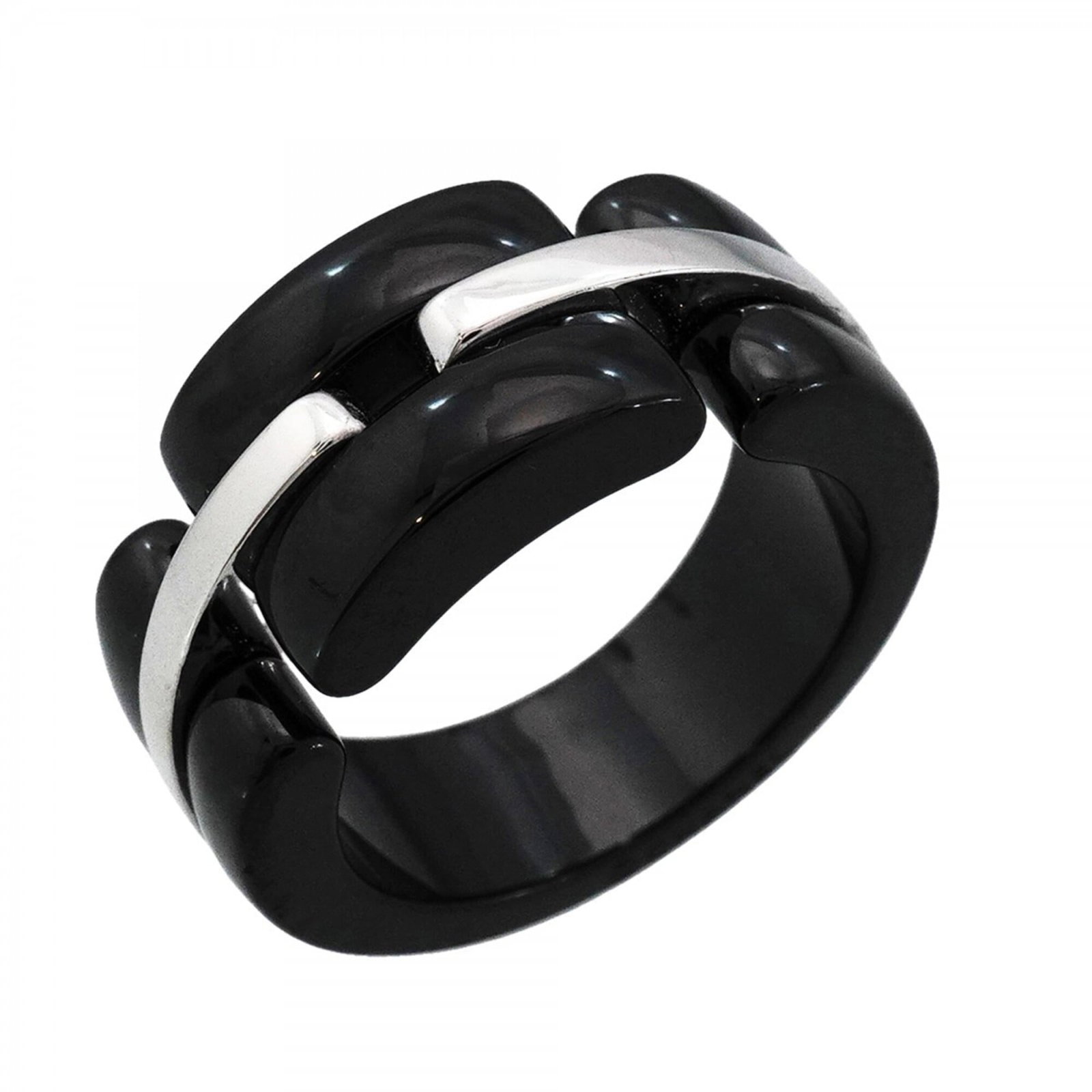 Chanel Band Ring Ceramic White Gold (18K): Chanel Band Ring Ceramic White Gold (18K) Ceramic and white gold (18K) come together in this sleek band ring from Chanel, available in a size fitting US 7.5. The ceramic material provides a modern tou