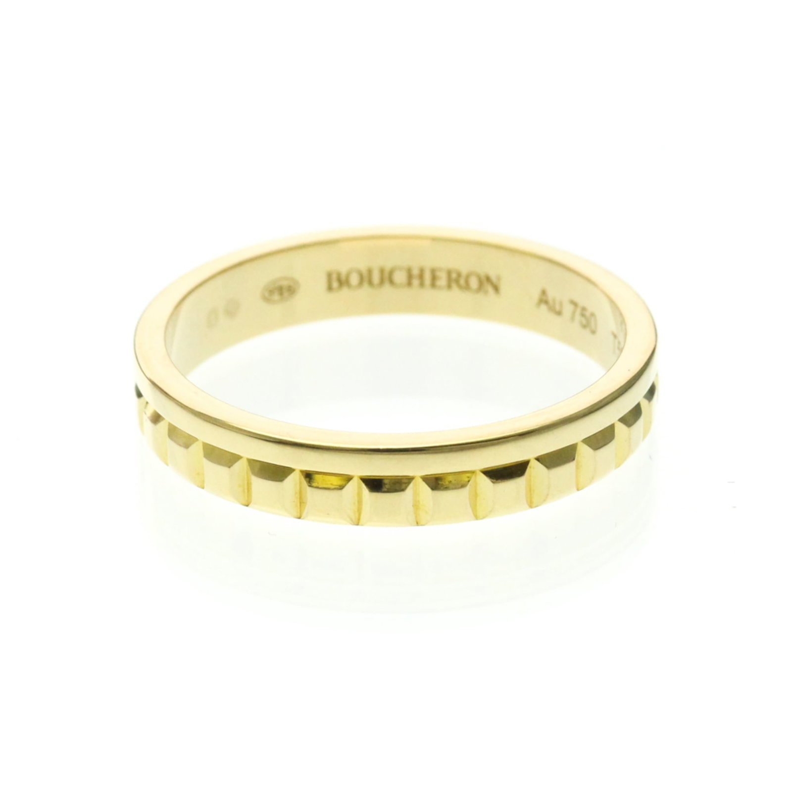 Boucheron Band Ring Yellow Gold (18K): Boucheron Band Ring Yellow Gold (18K) Boucheron's Quatre Radiant Band Ring in yellow gold (18K) boasts a sleek, fashion-forward design. Measuring 4mm in width and weighing 4.9g, this 18K gold band
