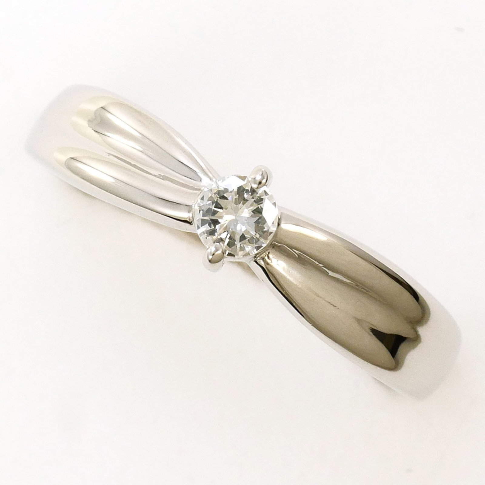 Ring Band Platinum Unbranded 900: Ring Band Platinum Unbranded 900 Platinum band ring with a 0.10ct diamond, available in US size 4 and Japanese size 7, crafted from high-quality platinum metal. The ring features a sleek design with