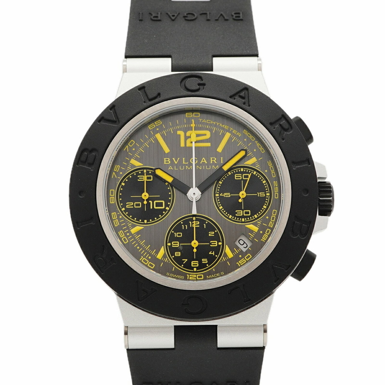 Bvlgari Wristwatch: Bvlgari Wristwatch Bvlgari's self-winding automatic wristwatch boasts a sleek gray dial and rubber band, measuring 41mm in diameter. Designed for comfort with a wrist size of 20cm, this stylish