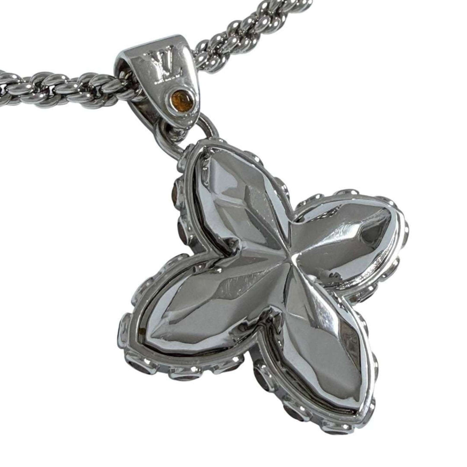 Men's Pendant with LV Flower Stud Necklace: Men's Pendant with LV Flower Stud Necklace Metal and rhinestone pendant with an LV flower stud design, available in various necklace lengths to fit 46-53 cm neck circumferences. This stylish piece