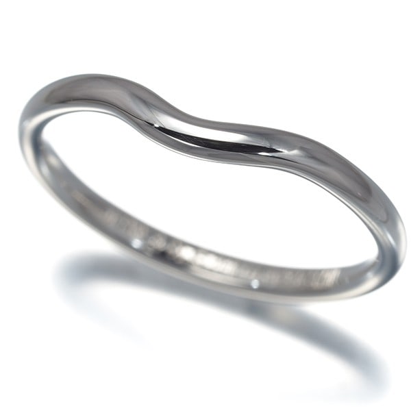 Tiffany&Co. Ring Curved Band Us8 950 Platinum: Tiffany&Co. Ring Curved Band Us8 950 Platinum 950 platinum ring with a curved band from Tiffany&Co., featuring a US8 size and 2.1mm width, weighing 3.8g. This elegant piece showcases the brand's signa