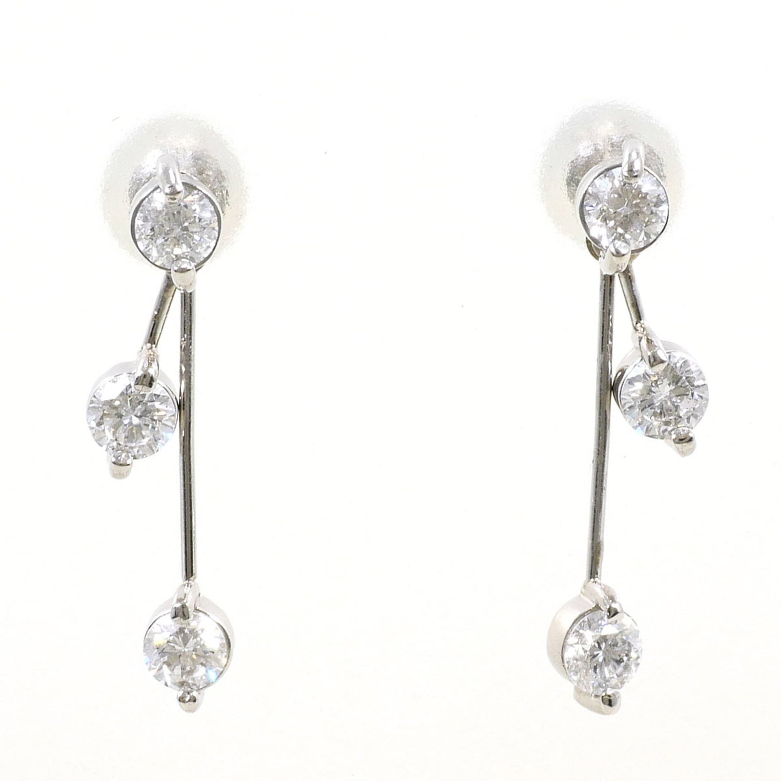 Earrings Platinum Drop Unbranded: Earrings Platinum Drop Unbranded Platinum drop earrings feature a diamond stone, weighing 0.40 carats, suspended from a platinum chain. The earrings are made of platinum metal and weigh 2.1g /