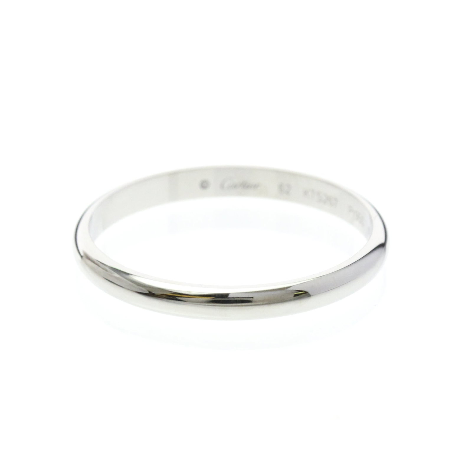 Ring Band Platinum Cartier: Ring Band Platinum Cartier Platinum Cartier ring band, crafted from high-quality platinum metal (950 purity), features a sleek design with a width of 2.5mm and weighs 3.5g. This elegant band is