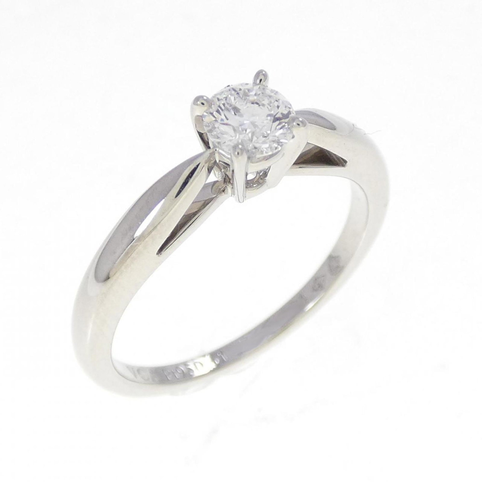 Ring band platinum van Arpels & Cleef 950: Ring band platinum van Arpels & Cleef 950 Platinum band from Van Cleef & Arpels, featuring diamonds and a 51 US size. This ring showcases the brand's signature style with its platinum 950 material and
