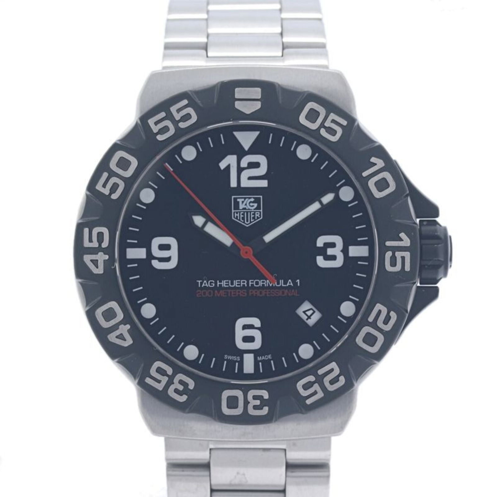 Wristwatch From Tag: Wristwatch From Tag Stainless steel case and band, paired with a sleek black dial, make for a classic timepiece. The quartz movement ensures reliable timekeeping, while the 41mm diameter provides a
