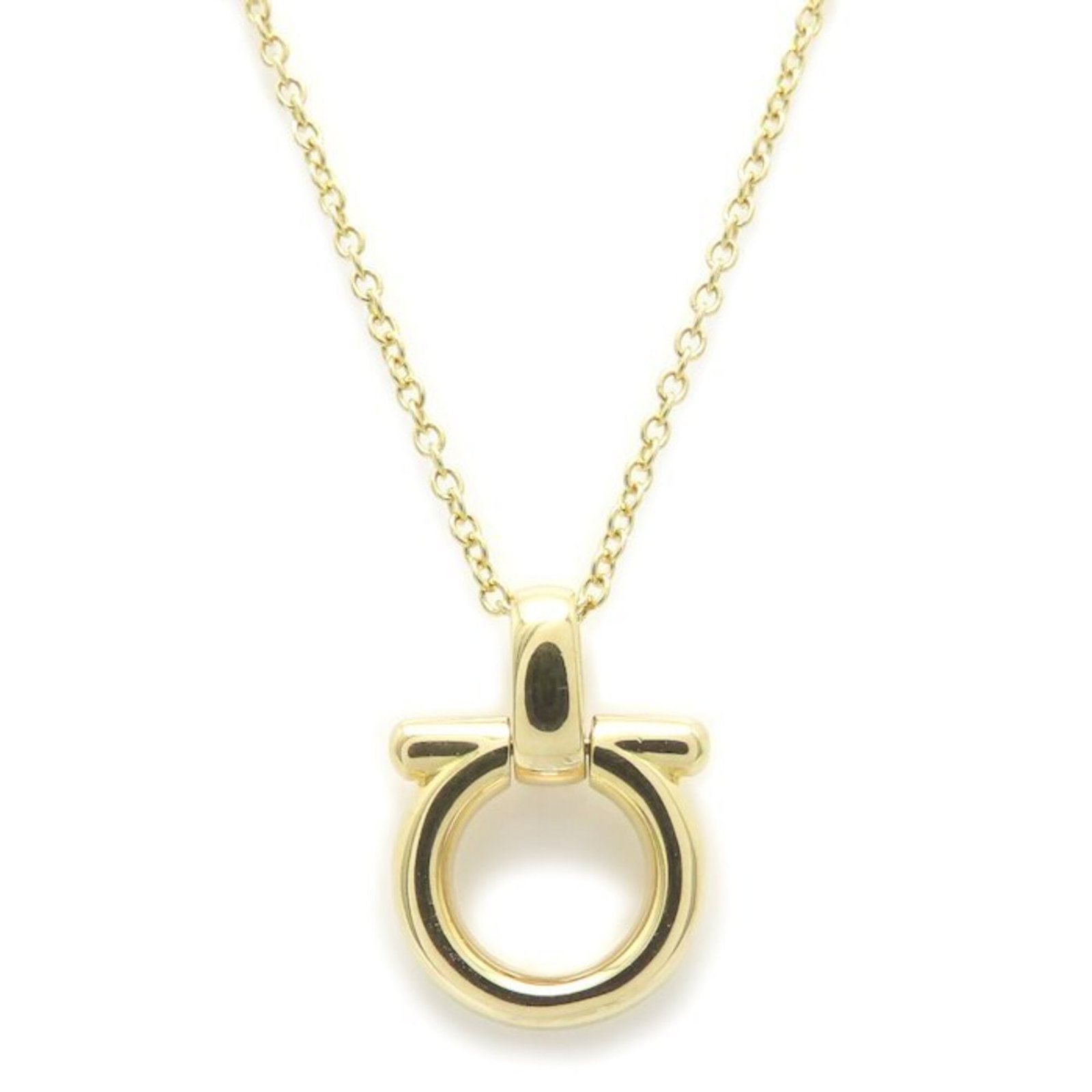 Salvatore Ferragamo Gancini Necklace 18K Yellow Gold Women'S Item No. 295381: Salvatore Ferragamo Gancini Necklace 18K Yellow Gold Women'S Item No. 295381 18K yellow gold necklace with a Gancini pendant, crafted by Salvatore Ferragamo. This elegant piece features a 38-42 cm