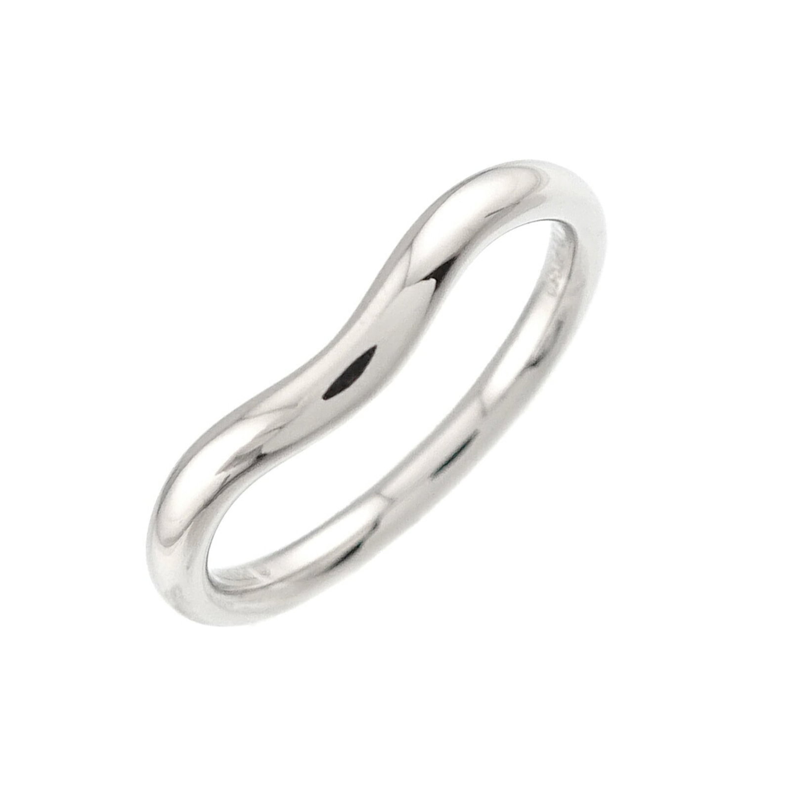 Tiffany platinum ring band: Tiffany platinum ring band Platinum band ring from Tiffany, available in US size 4.5 and Japanese size 8.5, crafted from high-quality platinum material. This elegant ring features a classic design