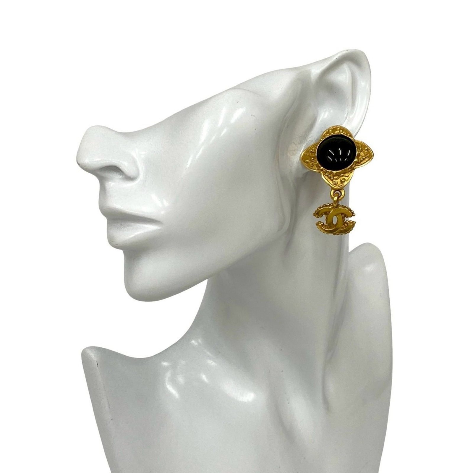 Chanel Clip Earrings Gold Plating: Chanel Clip Earrings Gold Plating Chanel Clip Earrings Gold Plating are sleek and sophisticated, featuring the iconic brand's gold plating finish in black. Measuring 50mm x 38mm, these clip earrings a