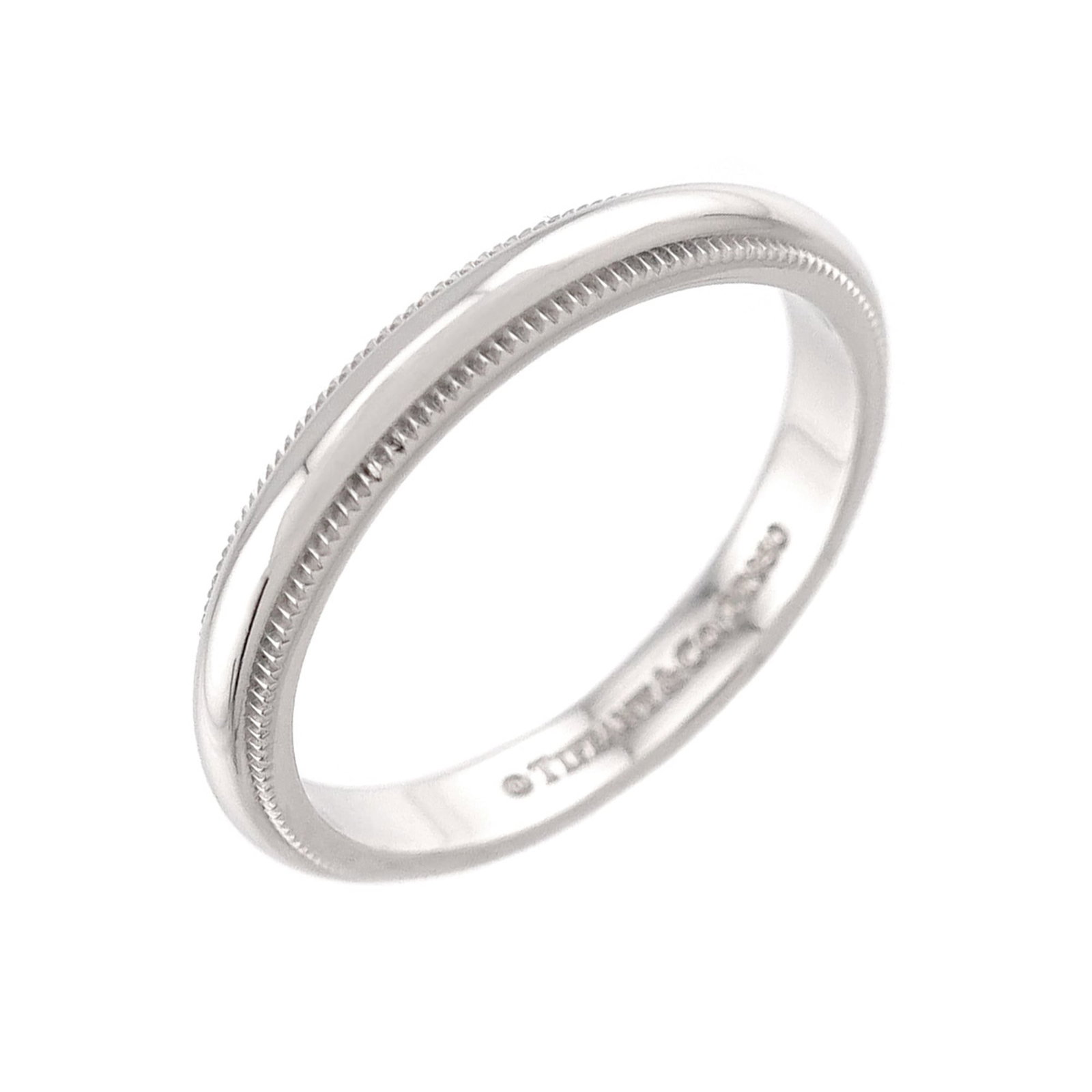 Tiffany platinum ring band: Tiffany platinum ring band Tiffany platinum ring band, crafted from high-quality platinum (950 US), features a sleek and sophisticated design. This women's band ring boasts a classic style with a